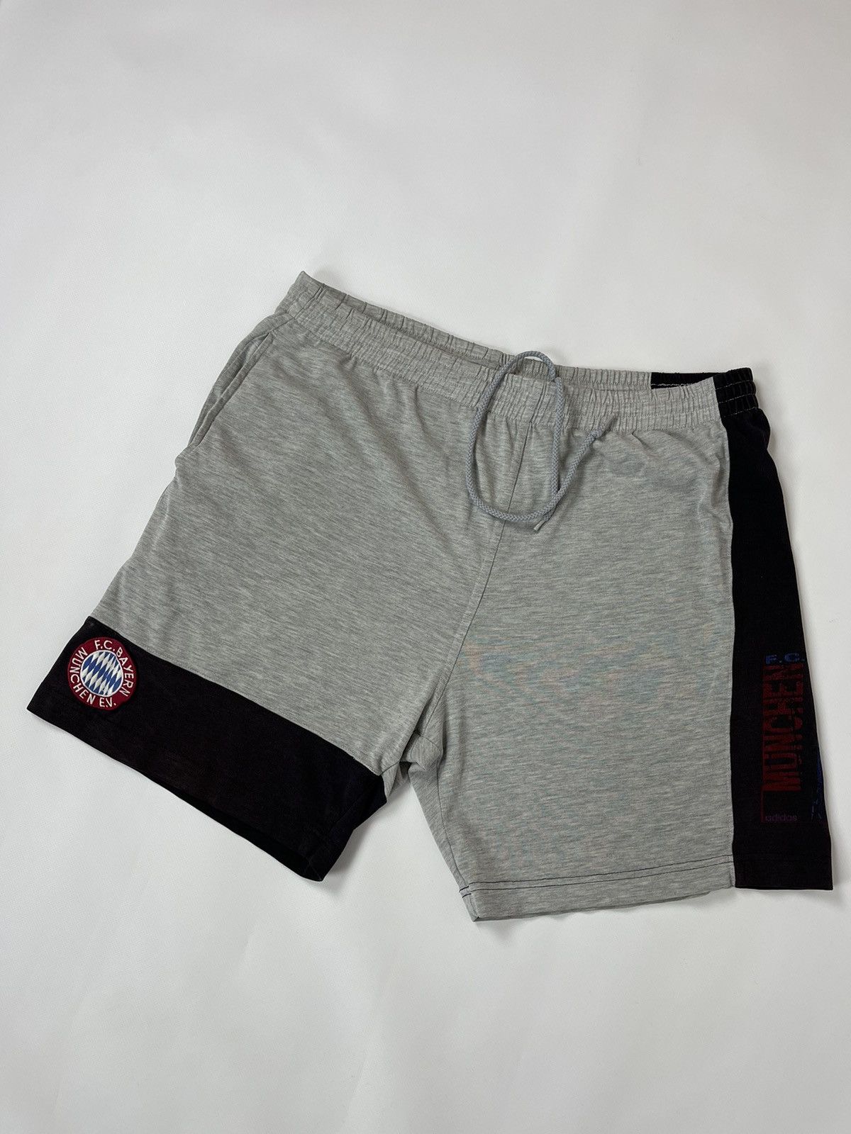 Adidas Adidas Bayern Munchen vintage 90s big logo cotton shorts Size US 36 / EU 52 - 1 Thumbnail