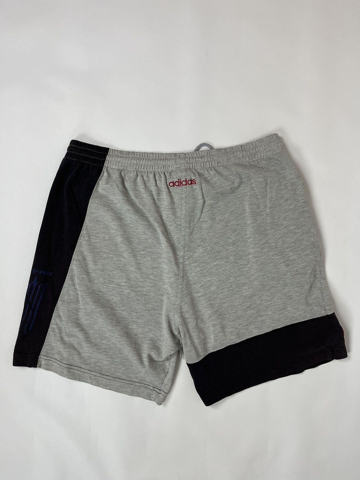 Adidas Adidas Bayern Munchen vintage 90s big logo cotton shorts Size US 36 / EU 52 - 10 Thumbnail