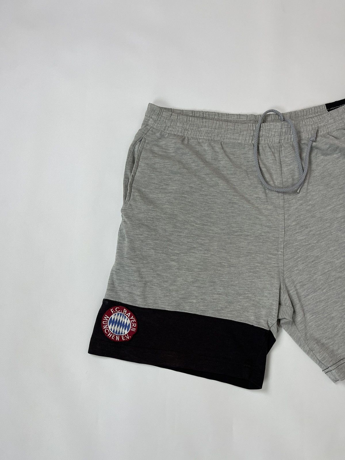 Adidas Adidas Bayern Munchen vintage 90s big logo cotton shorts Size US 36 / EU 52 - 3 Thumbnail