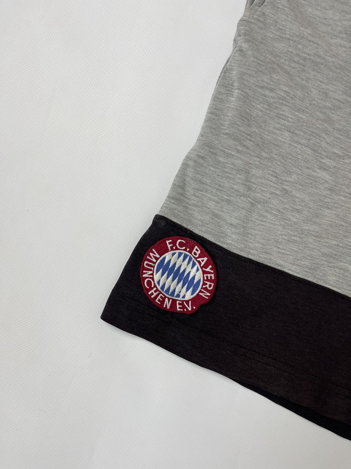 Adidas Adidas Bayern Munchen vintage 90s big logo cotton shorts Size US 36 / EU 52 - 6 Thumbnail