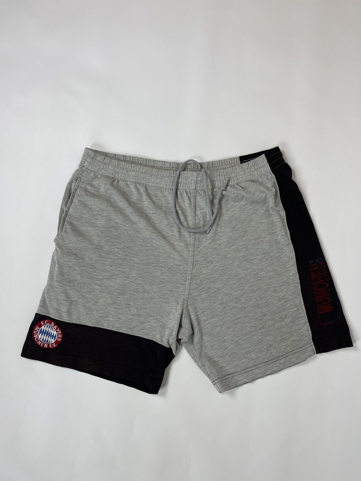 Adidas Adidas Bayern Munchen vintage 90s big logo cotton shorts Size US 36 / EU 52 - 2 Thumbnail