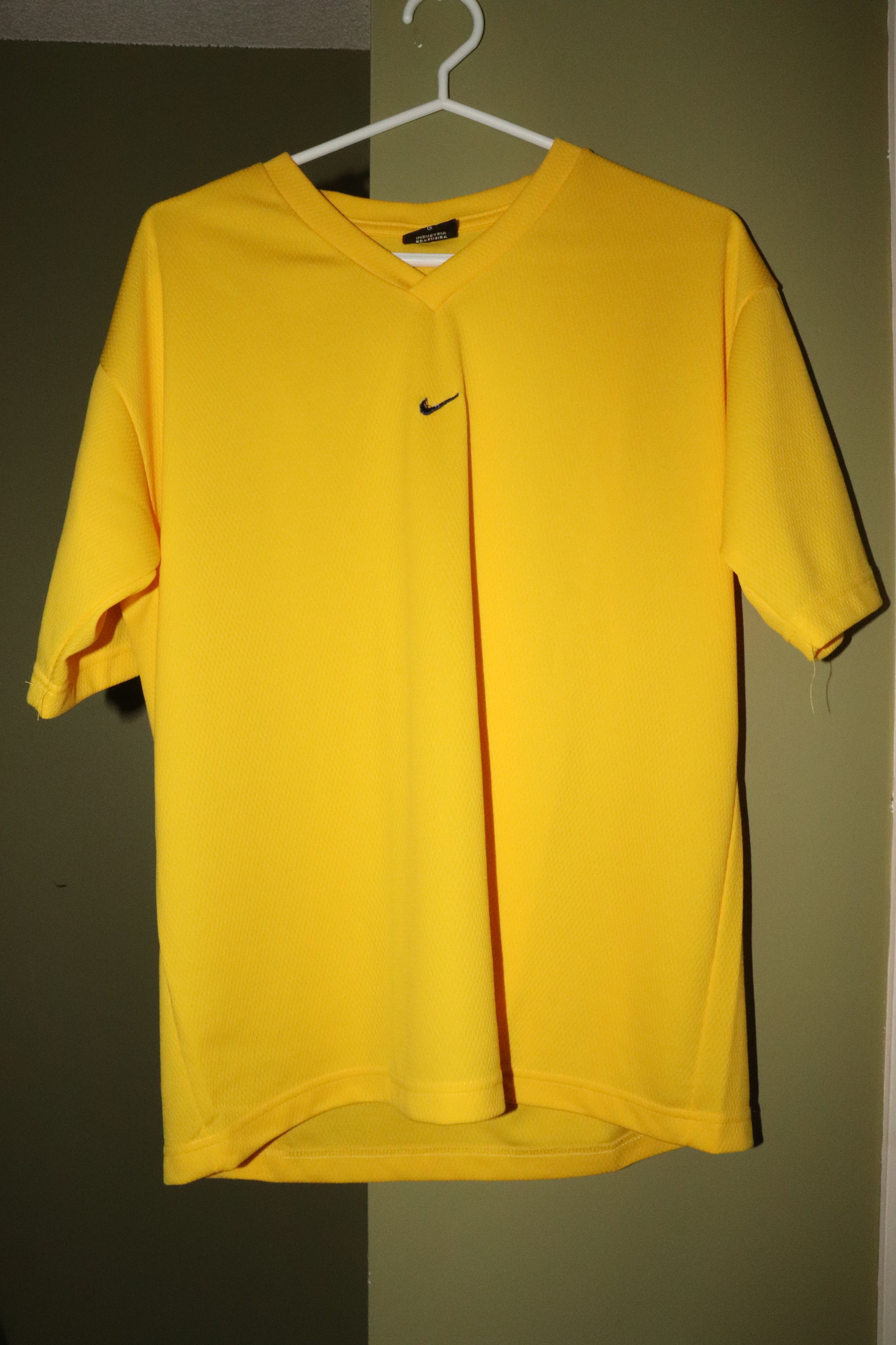 cropped shirt nike