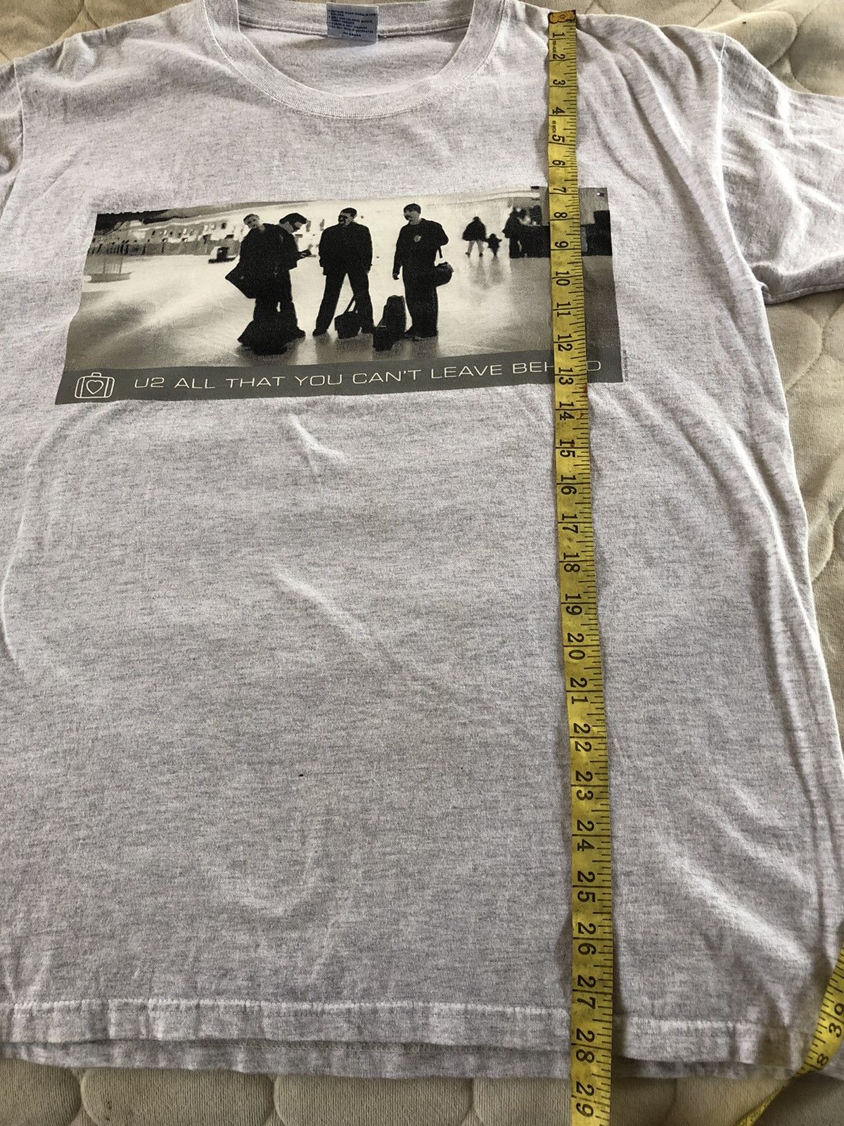 Band Tees × Vintage Vintage 2001 U2 All That You Can't Leave Behind Album Tee Size US L / EU 52-54 / 3 - 5 Thumbnail