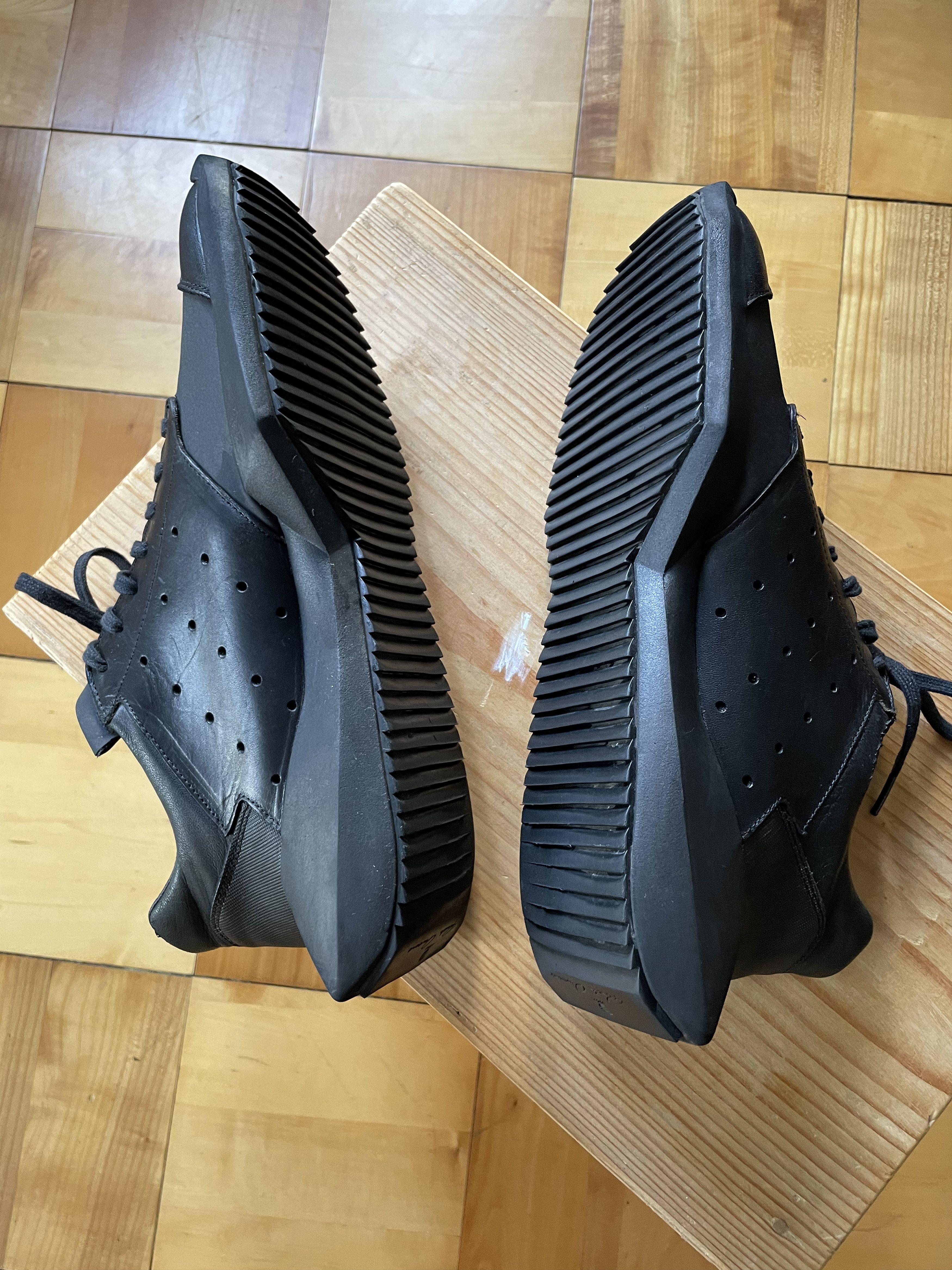 Rick Owens Rick Owens x Adidas Tech Runner FW14 Size US 10.5 / EU 43-44 - 2 Thumbnail