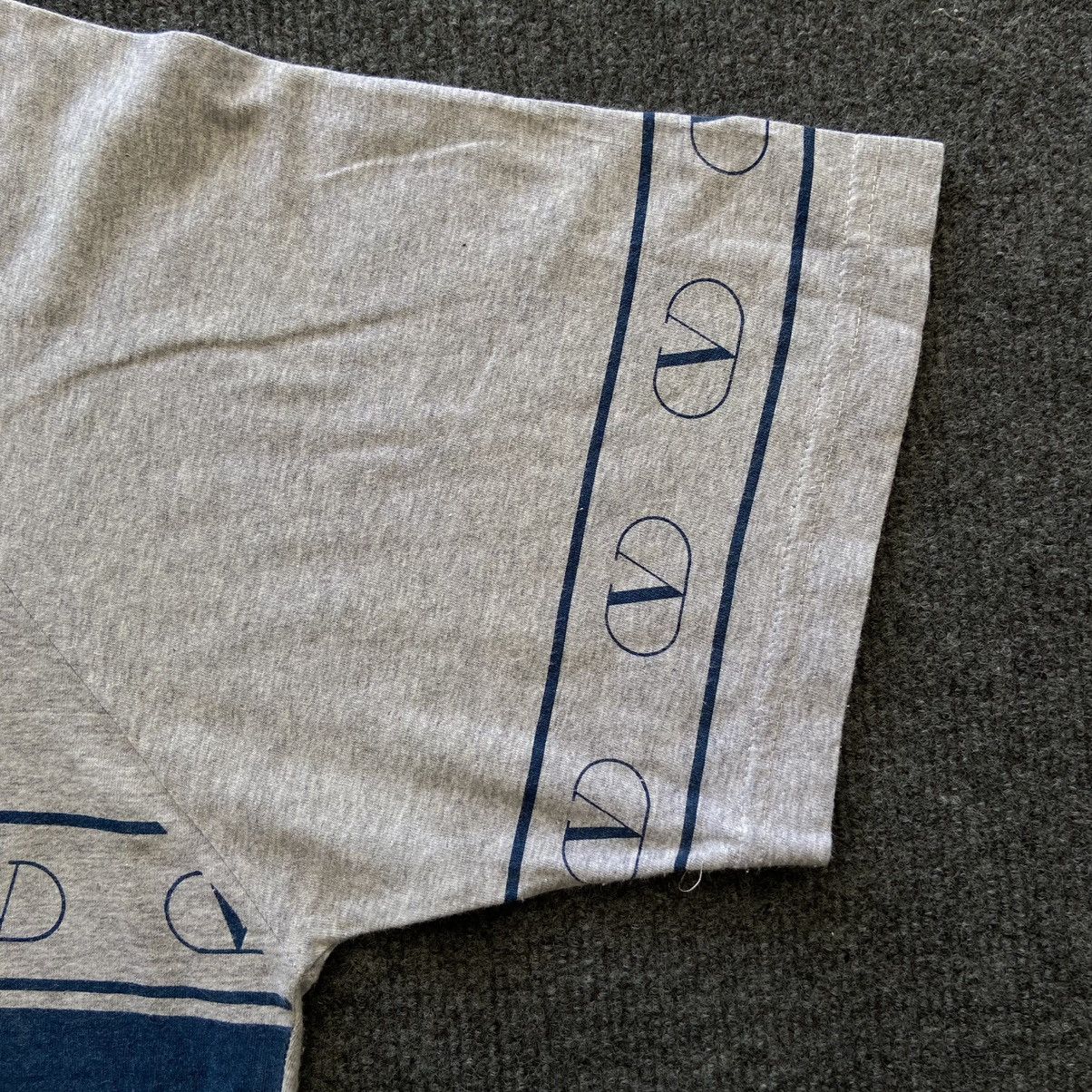 Other Valentino tshirt Size US L / EU 52-54 / 3 - 3 Thumbnail
