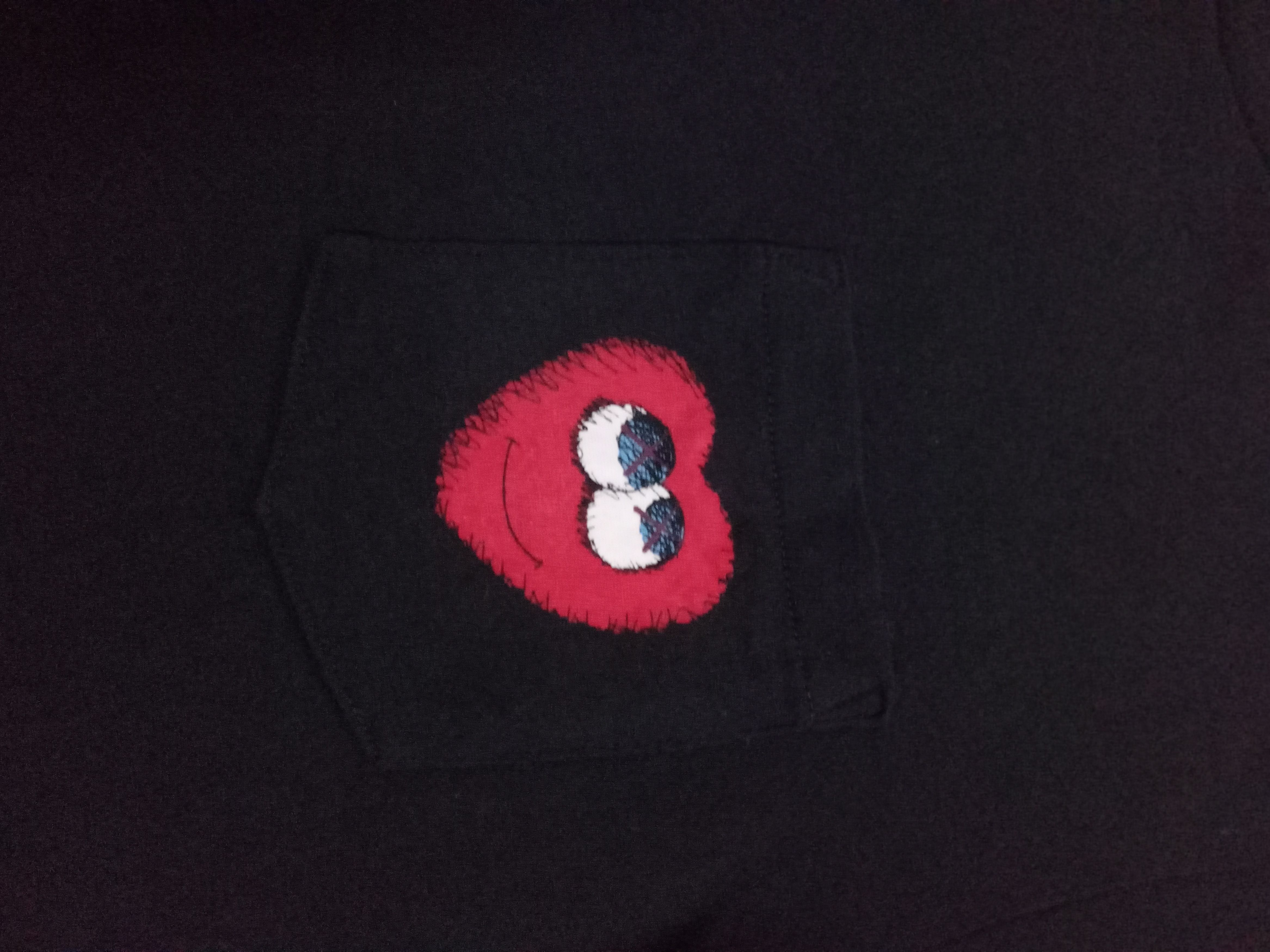 Japanese Brand × Kaws × Uniqlo Rare Kaws x Ut pocket Tee Futura Bape Stussy Art Size US S / EU 44-46 / 1 - 3 Thumbnail