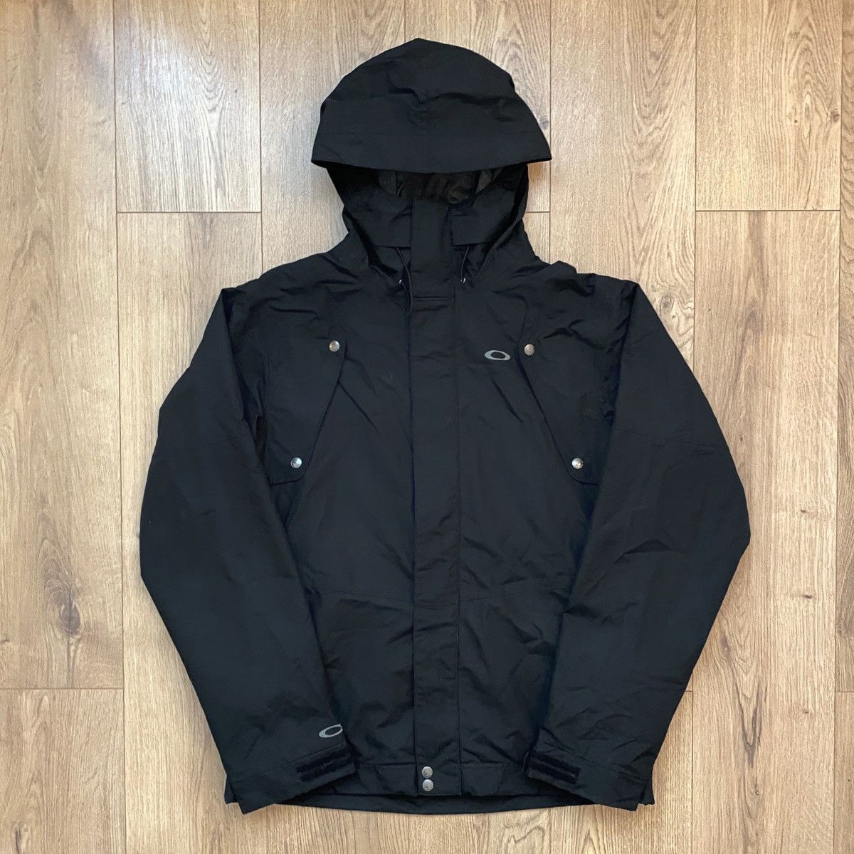 image of Vintage Oakley Tech Functional Jacket Ski/snowboard Jacket in Black, Men's (Size Medium)