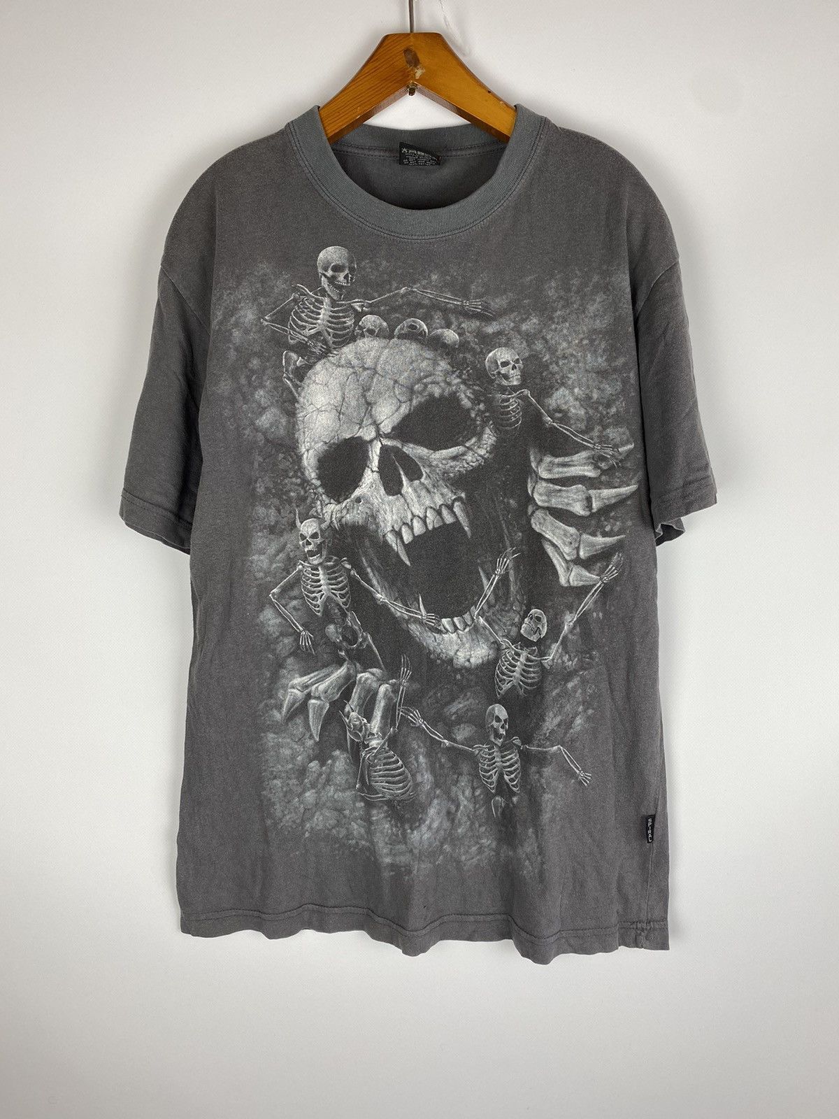 Band Tees rare shirt vintage over skulls Size US M / EU 48-50 / 2 - 1 Thumbnail