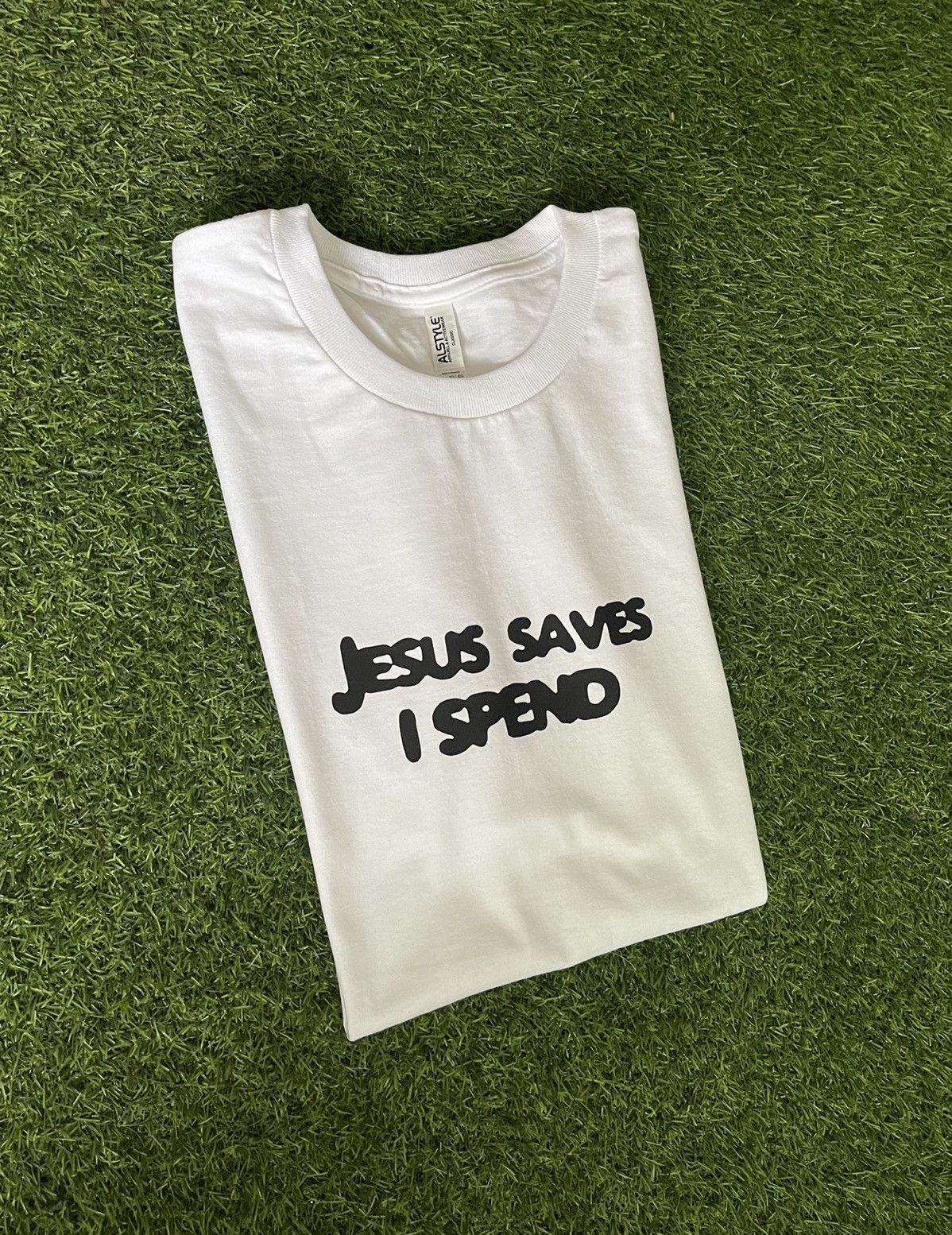 Vintage JESUS SAVES I SPEND TEE Size US M / EU 48-50 / 2 - 1 Preview