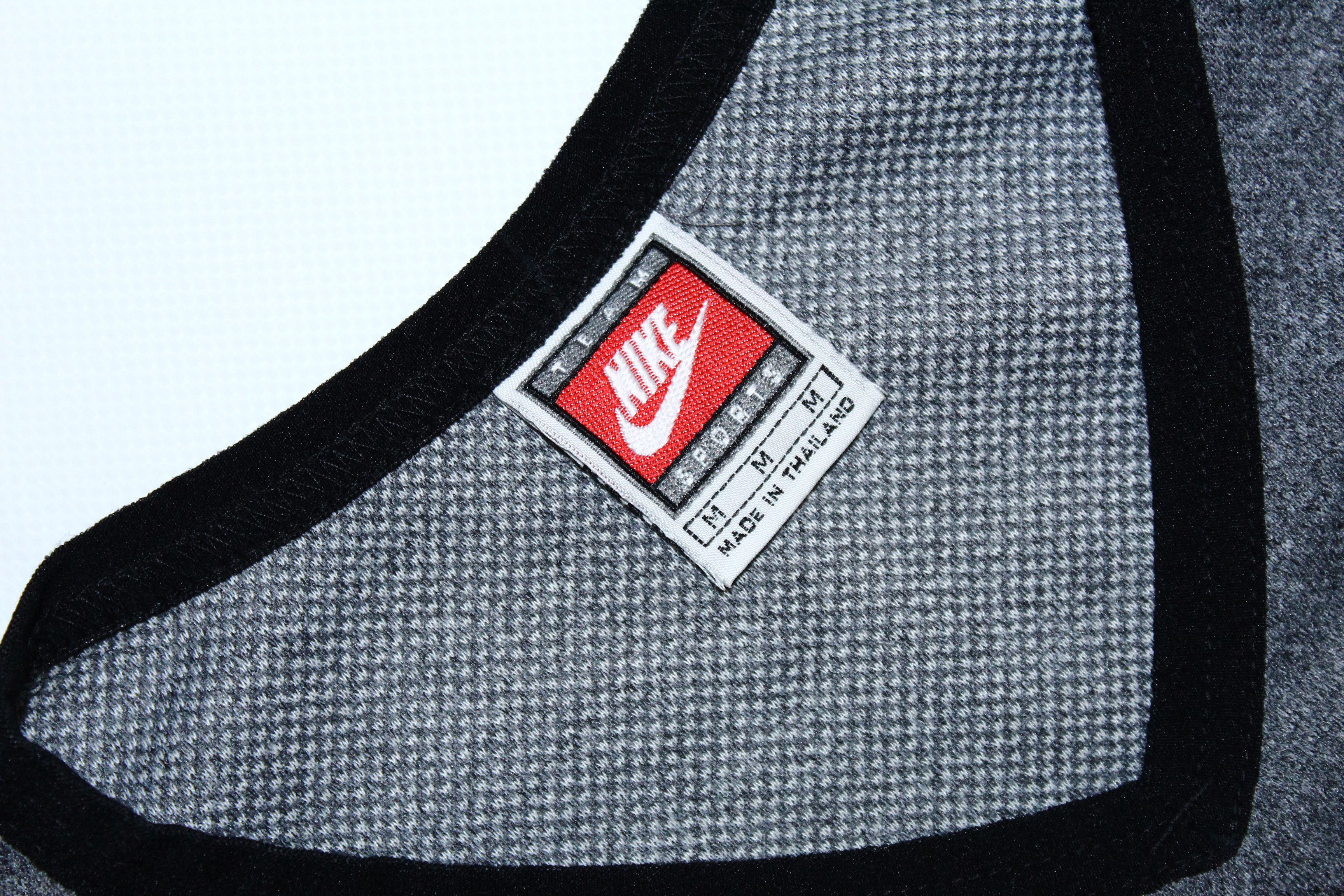 Nike Vtg 90s Nike Basketball Swoosh Embroid V-neck Jersey Size US M / EU 48-50 / 2 - 5 Thumbnail