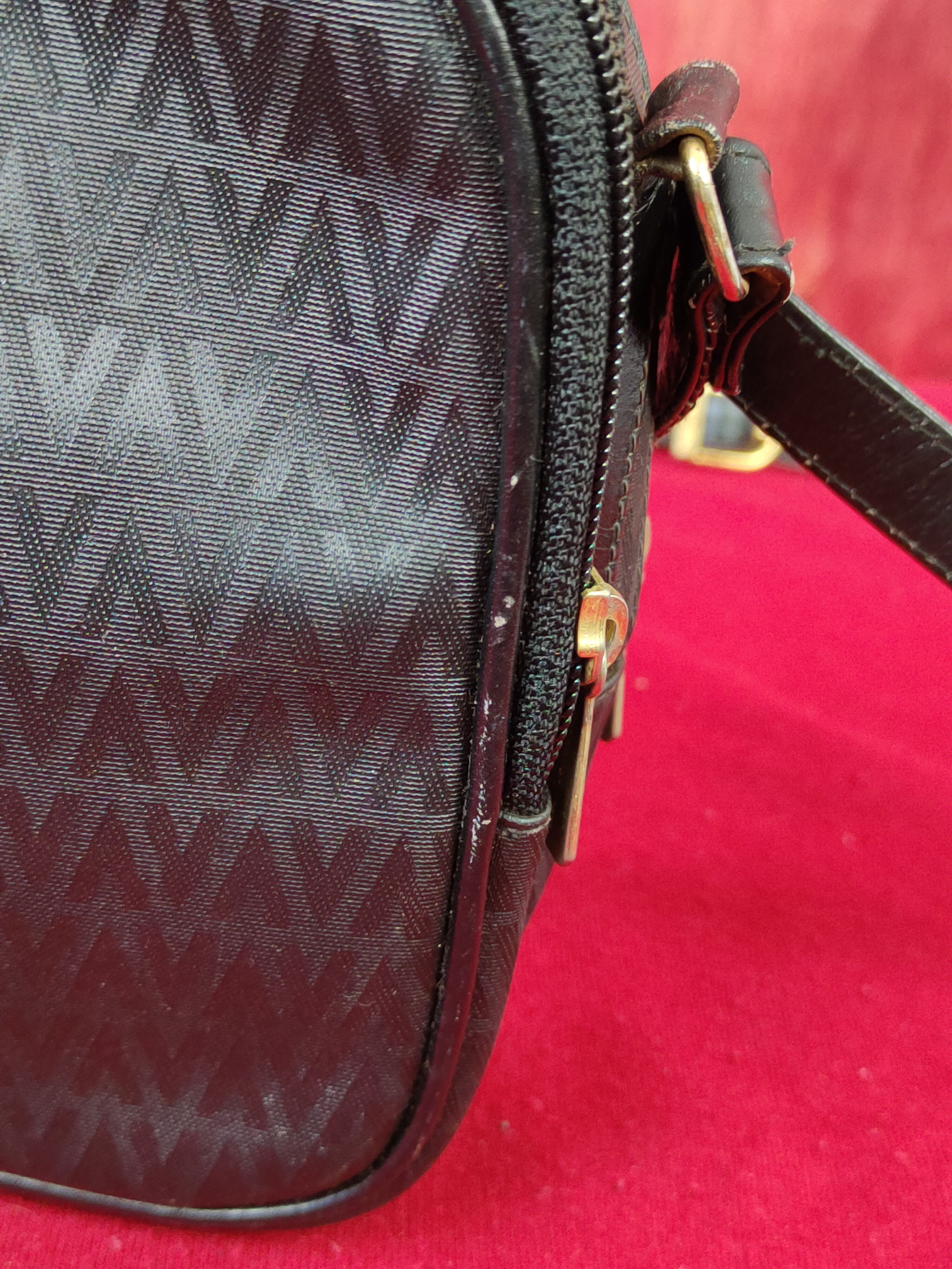 Japanese Brand Mario Valentino Black Crossbody sling Bag #SB043 Size ONE SIZE - 9 Thumbnail