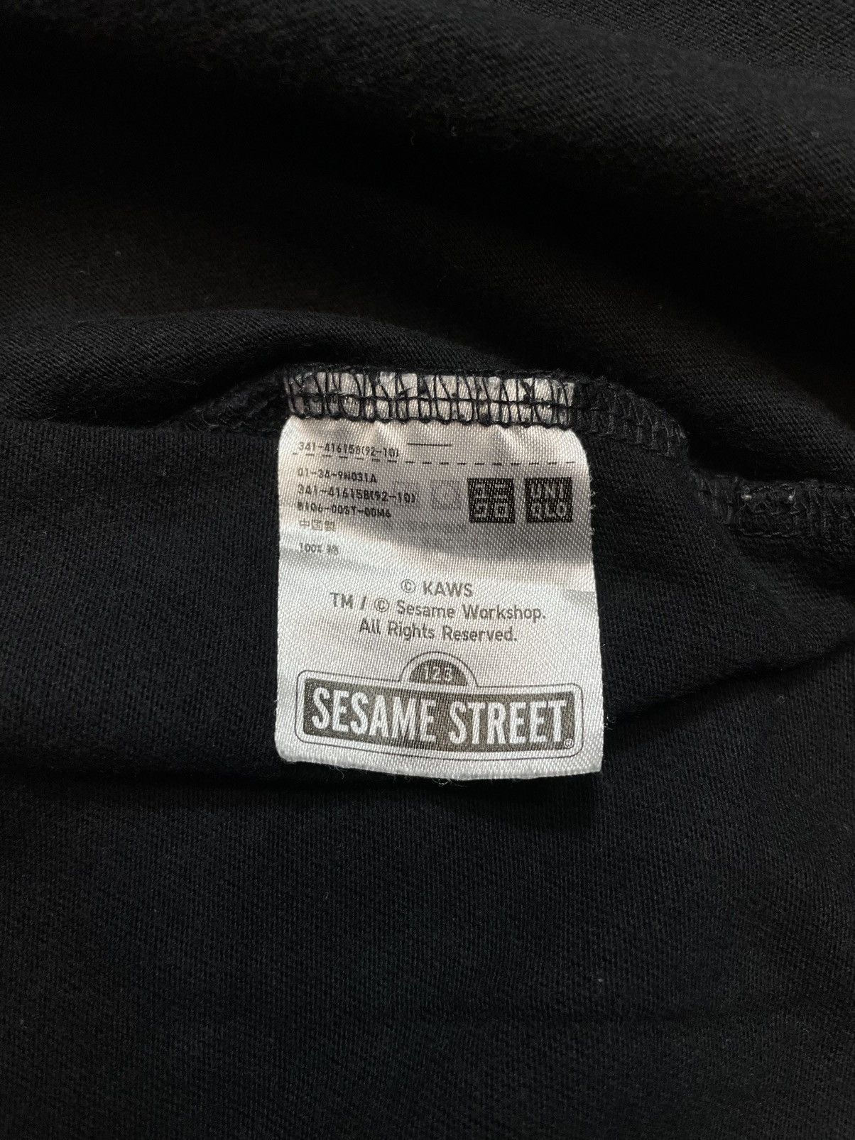 Kaws × Vintage Vintage Kaws Sesame Street Uniqlo shirt full print off desi Size US M / EU 48-50 / 2 - 8 Thumbnail
