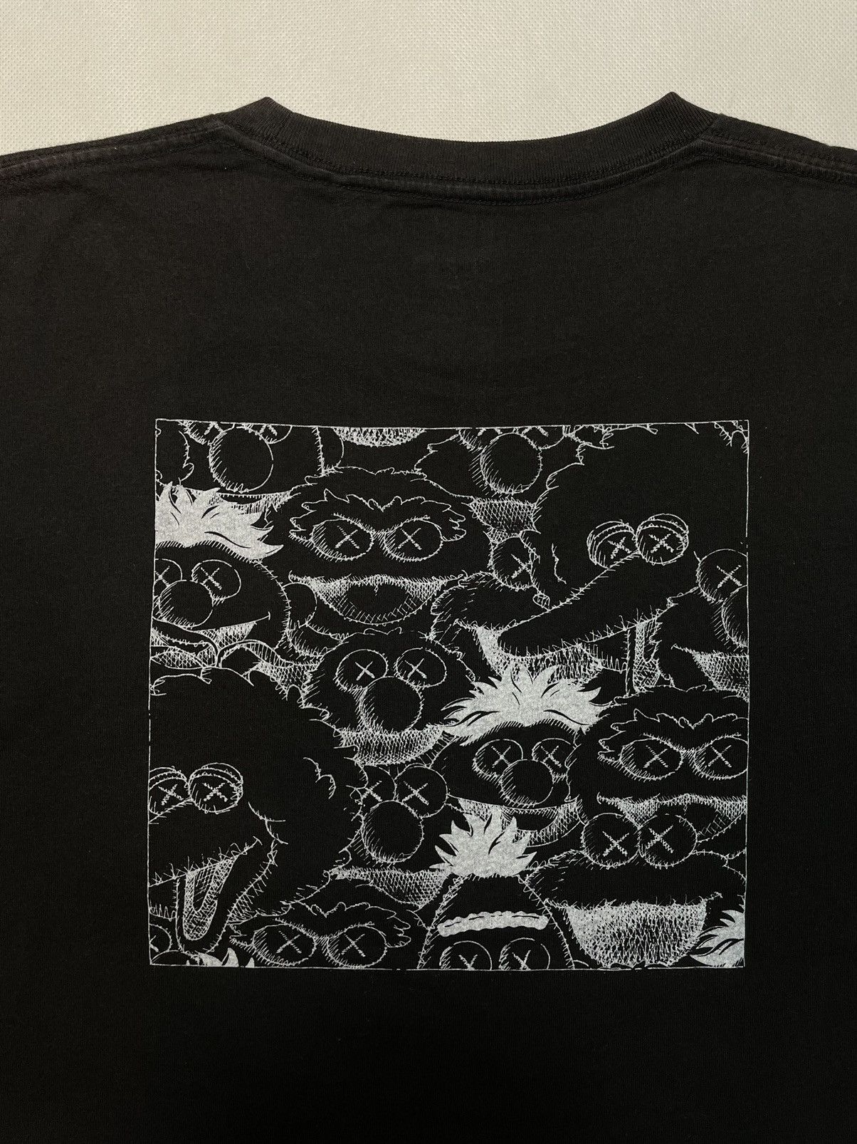 Kaws × Vintage Vintage Kaws Sesame Street Uniqlo shirt full print off desi Size US M / EU 48-50 / 2 - 7 Thumbnail