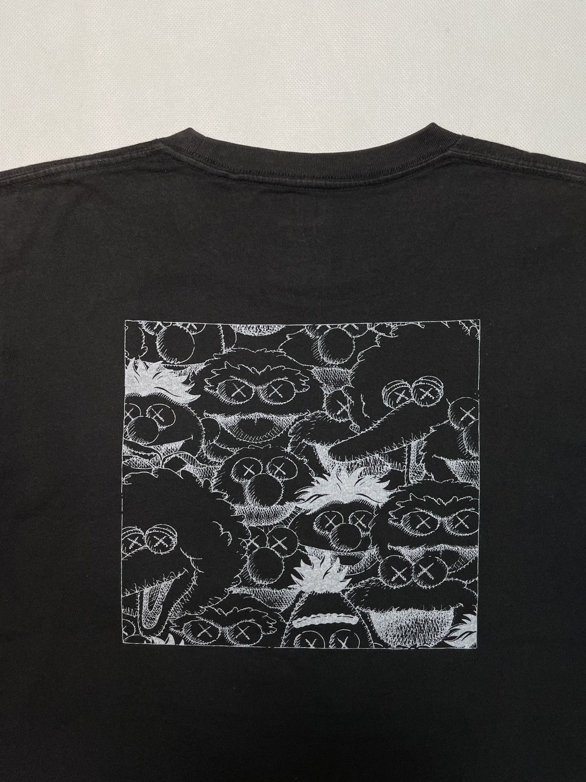 Kaws × Vintage Vintage Kaws Sesame Street Uniqlo shirt full print off desi Size US M / EU 48-50 / 2 - 6 Thumbnail
