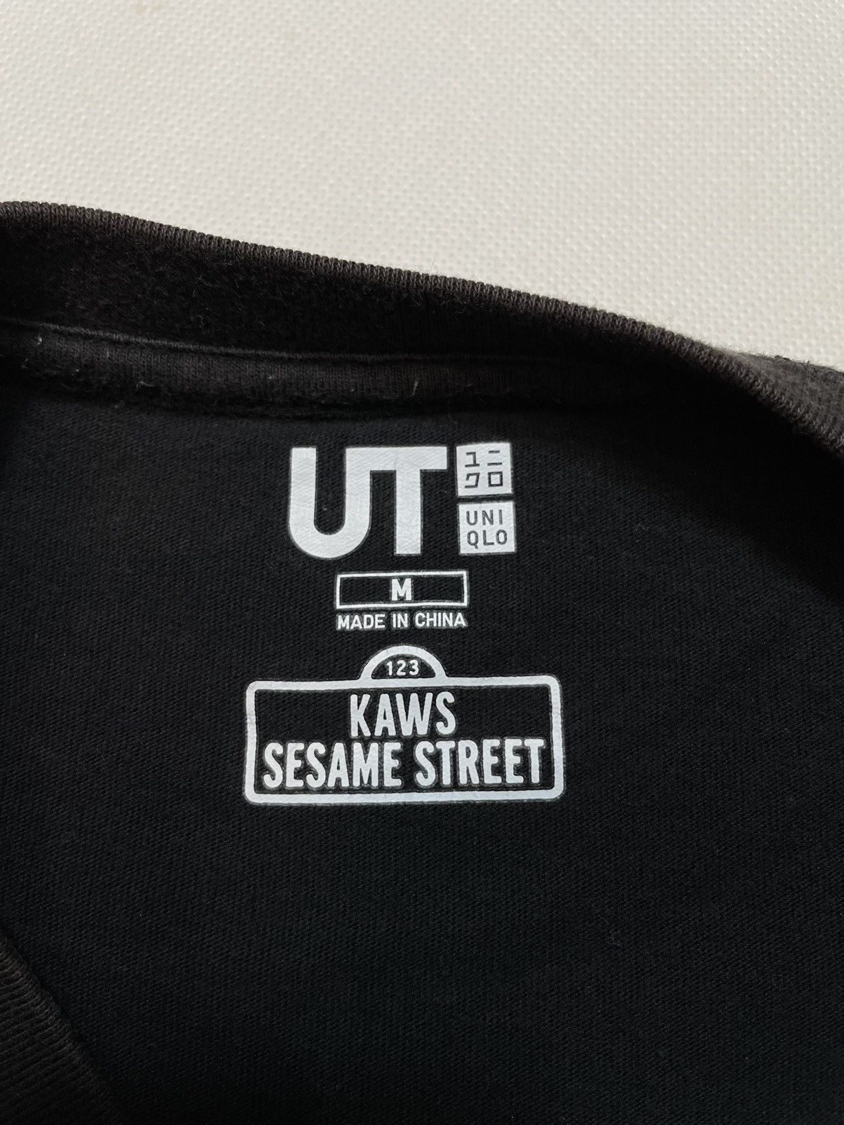Kaws × Vintage Vintage Kaws Sesame Street Uniqlo shirt full print off desi Size US M / EU 48-50 / 2 - 4 Thumbnail