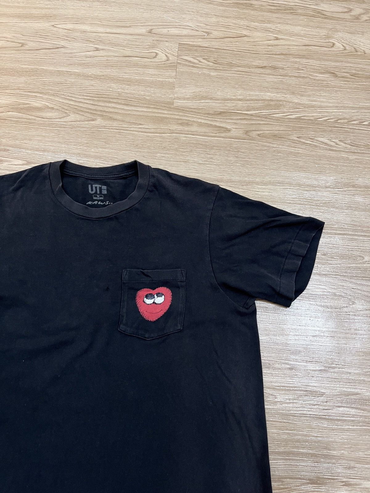 Japanese Brand × Kaws × Uniqlo Kaws x Uniqlo Black Sun Faded Pocket T-Shirt Size US S / EU 44-46 / 1 - 4 Thumbnail