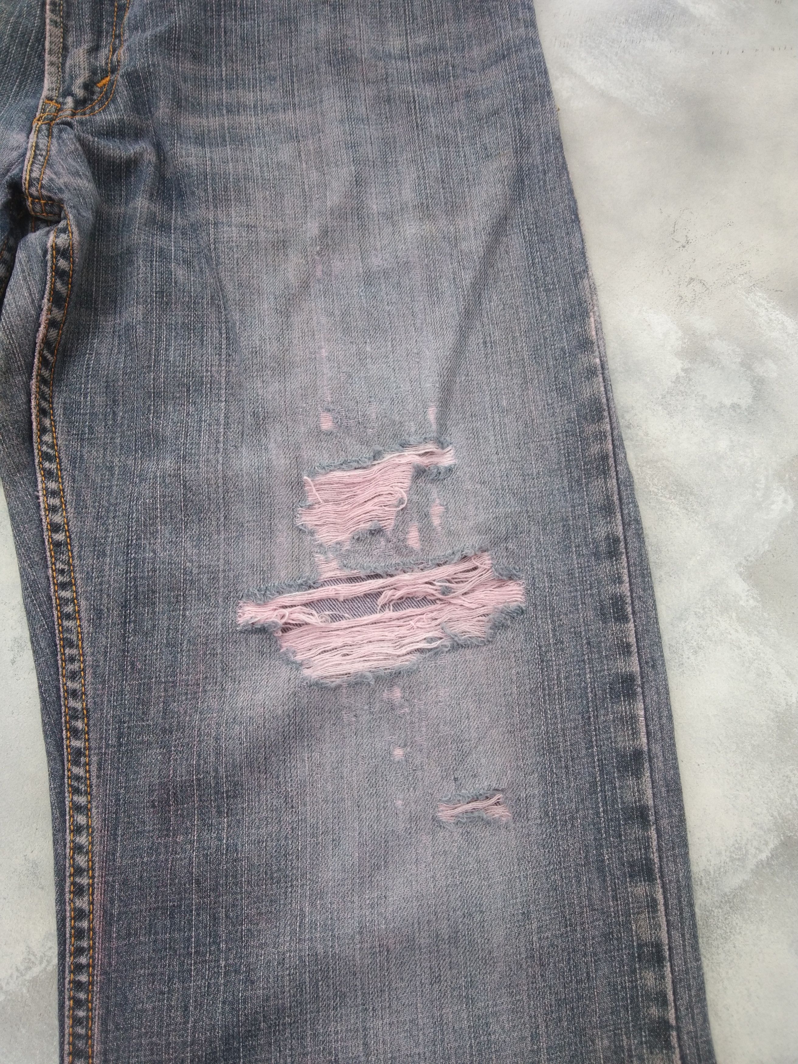 Levi's Vintage Levi's Jeans 559 Distressed Denim 33x30 Size US 33 - 7 Thumbnail