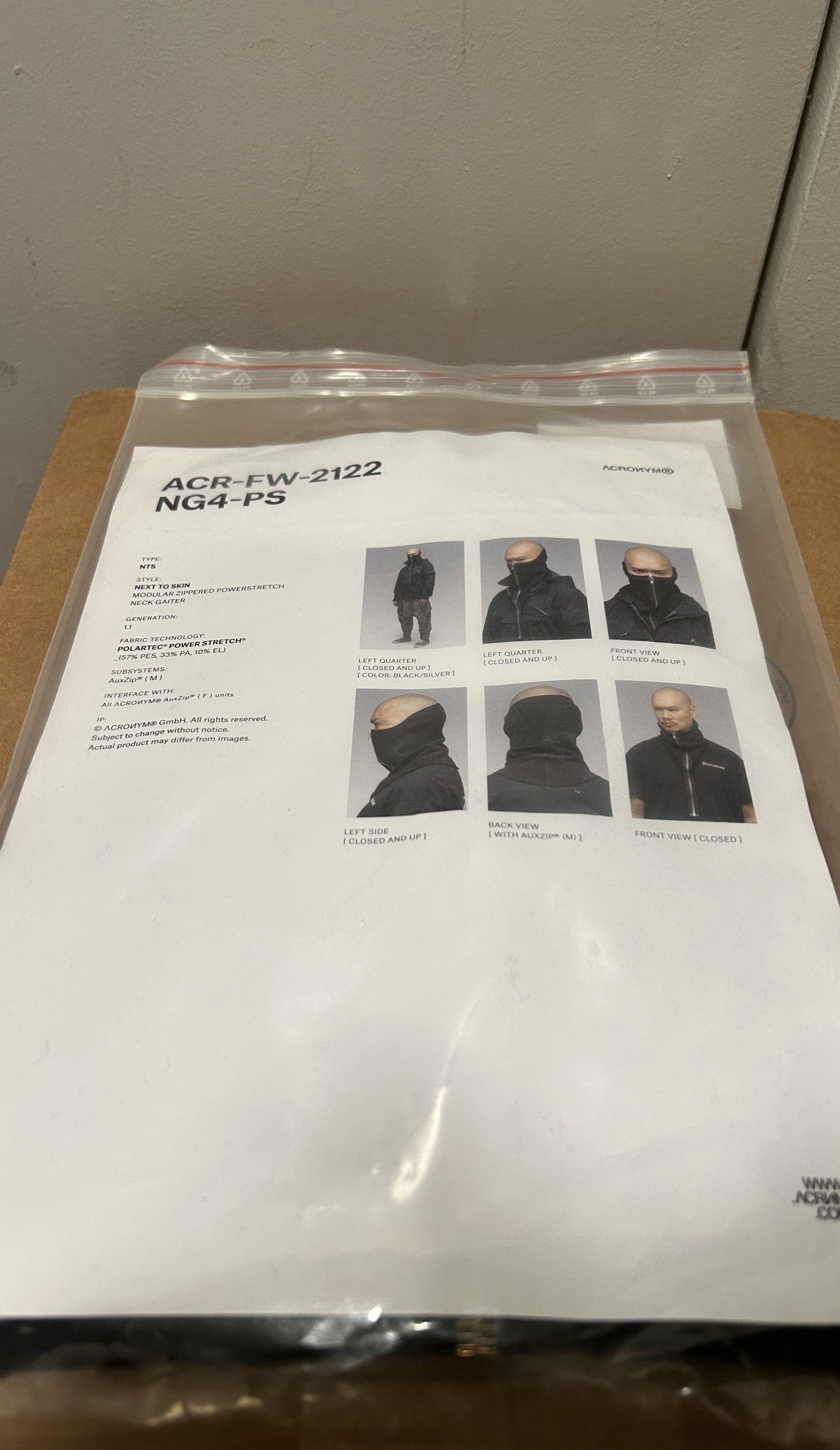 Acronym Acronym ng4-ps neck gaitor black/GOLD mask balaclava Zipper Size ONE SIZE - 3 Thumbnail