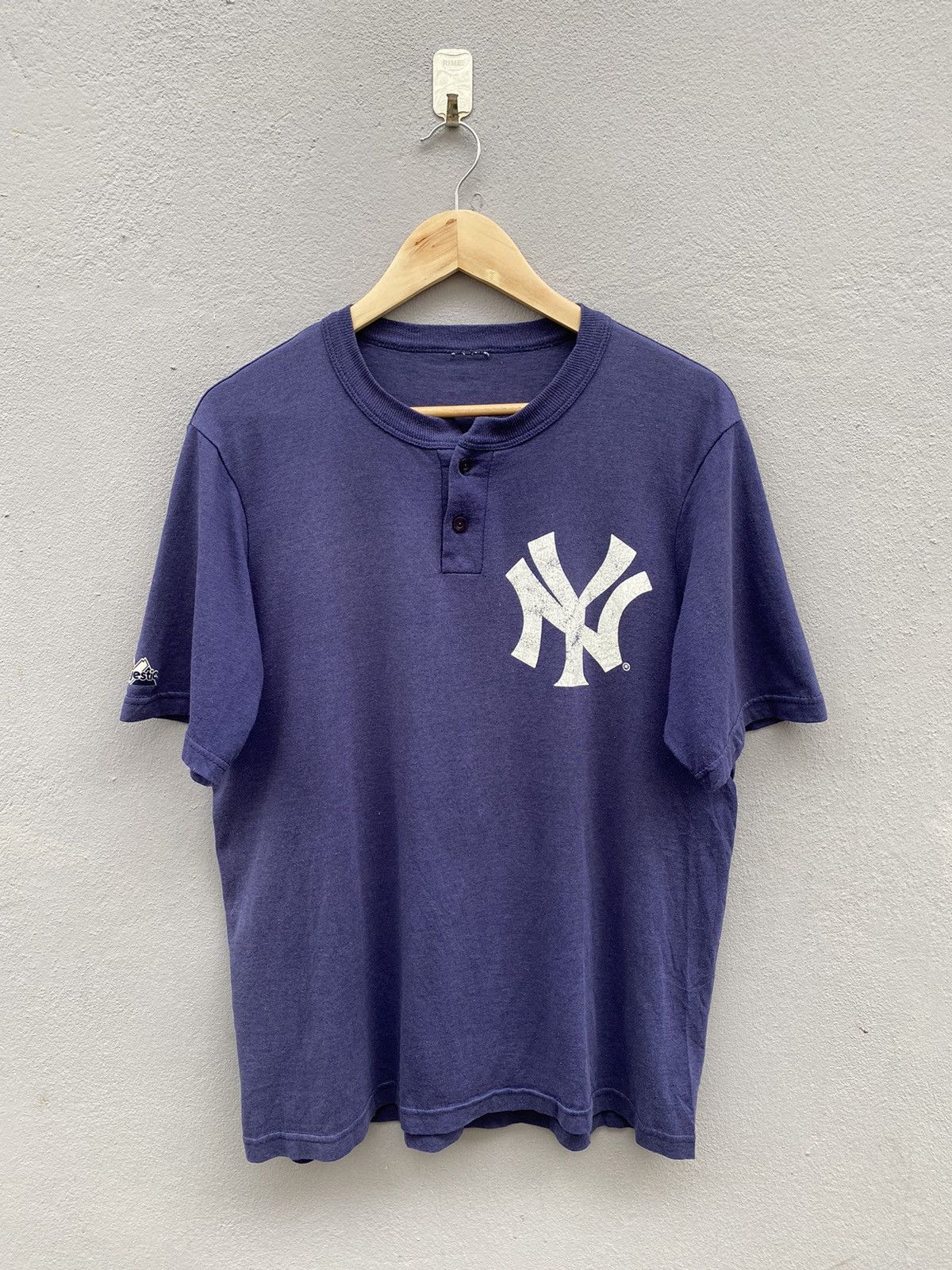 Majestic 💥Vintage Majestic NEW YORK YANKEES Open Collar Rare Tshirt Size US L / EU 52-54 / 3 - 1 Thumbnail