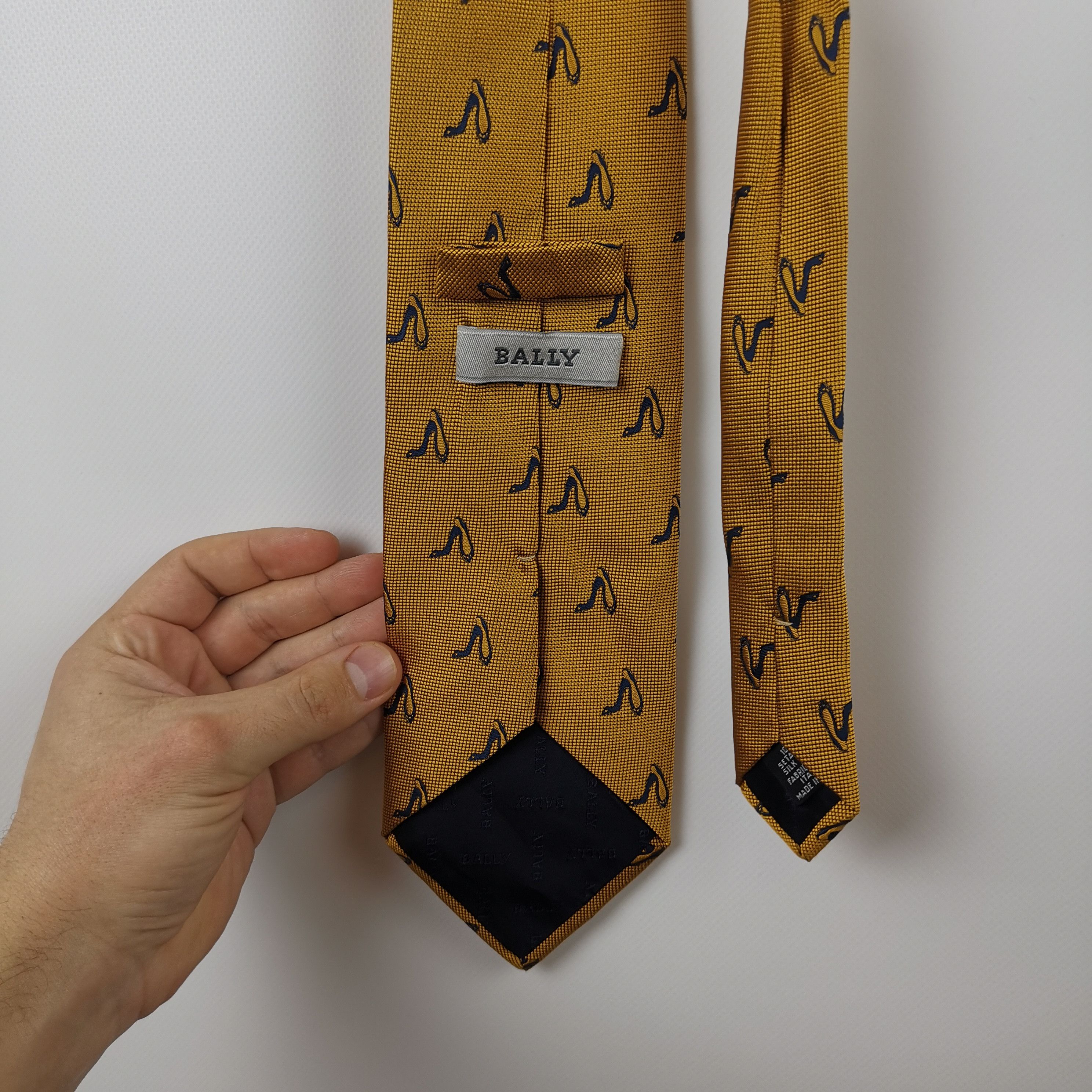 Bally Bally 100% silk yellow snake high heels pattern luxury tie Size ONE SIZE - 3 Thumbnail