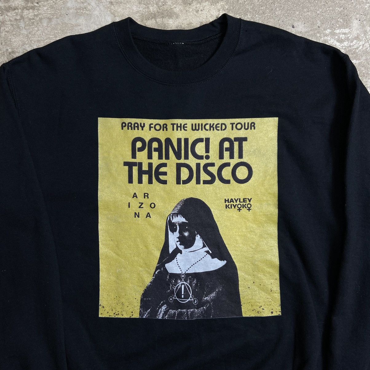 Band Tees PANIC! AT THE DISKO RARE VINTAGE AMAZING SWEATHSIRT - № 1041 Size US M / EU 48-50 / 2 - 3 Thumbnail