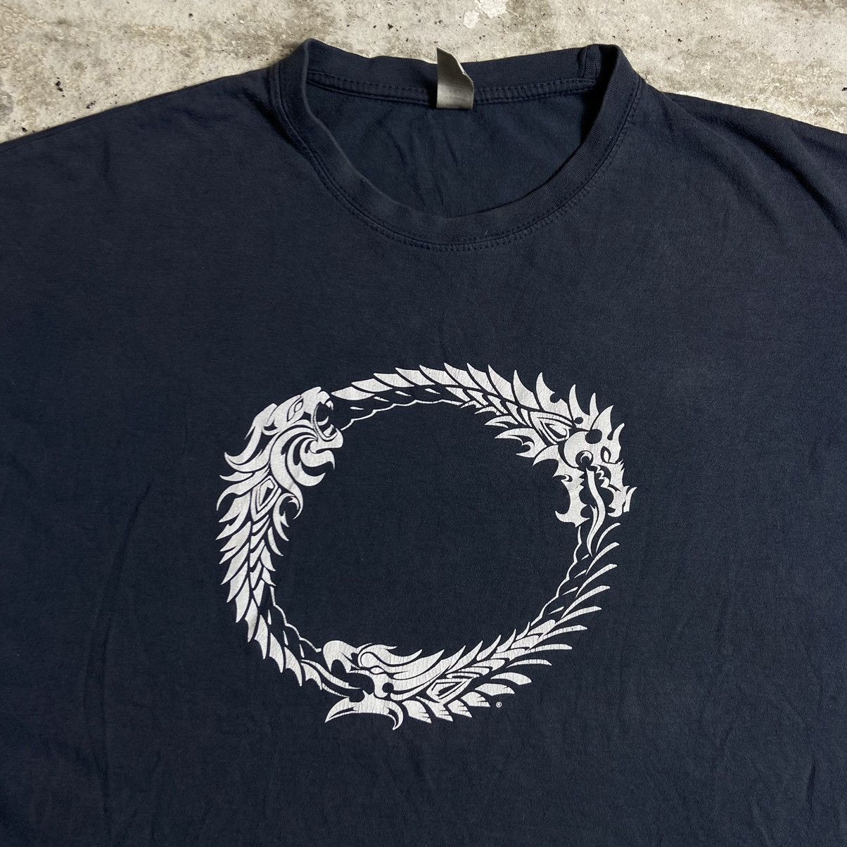 Vintage THE ELDER SCROLLS UROBOROS VERY RARE VINTAGE Y2K TEE - № 144 Size US L / EU 52-54 / 3 - 3 Thumbnail