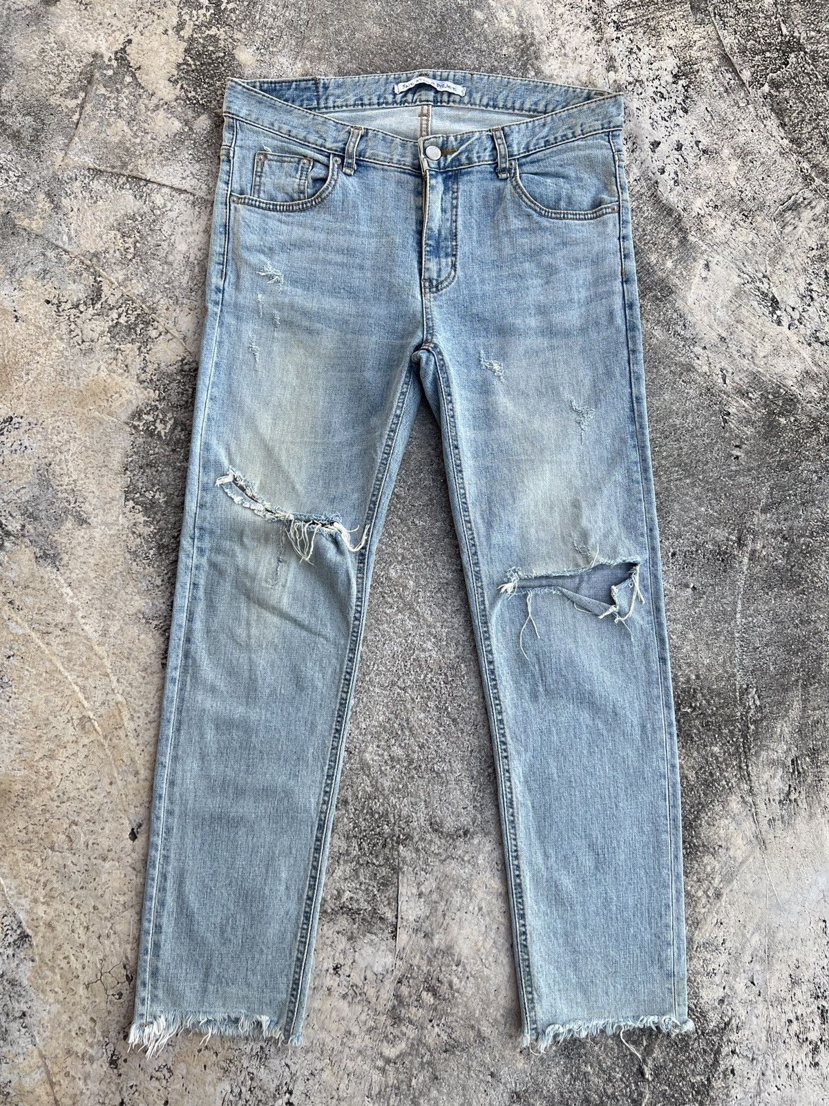 image of Salt Avenue Ripped Destroy Jeans Amiri Style in Blue Distressed, Men's (Size 33)