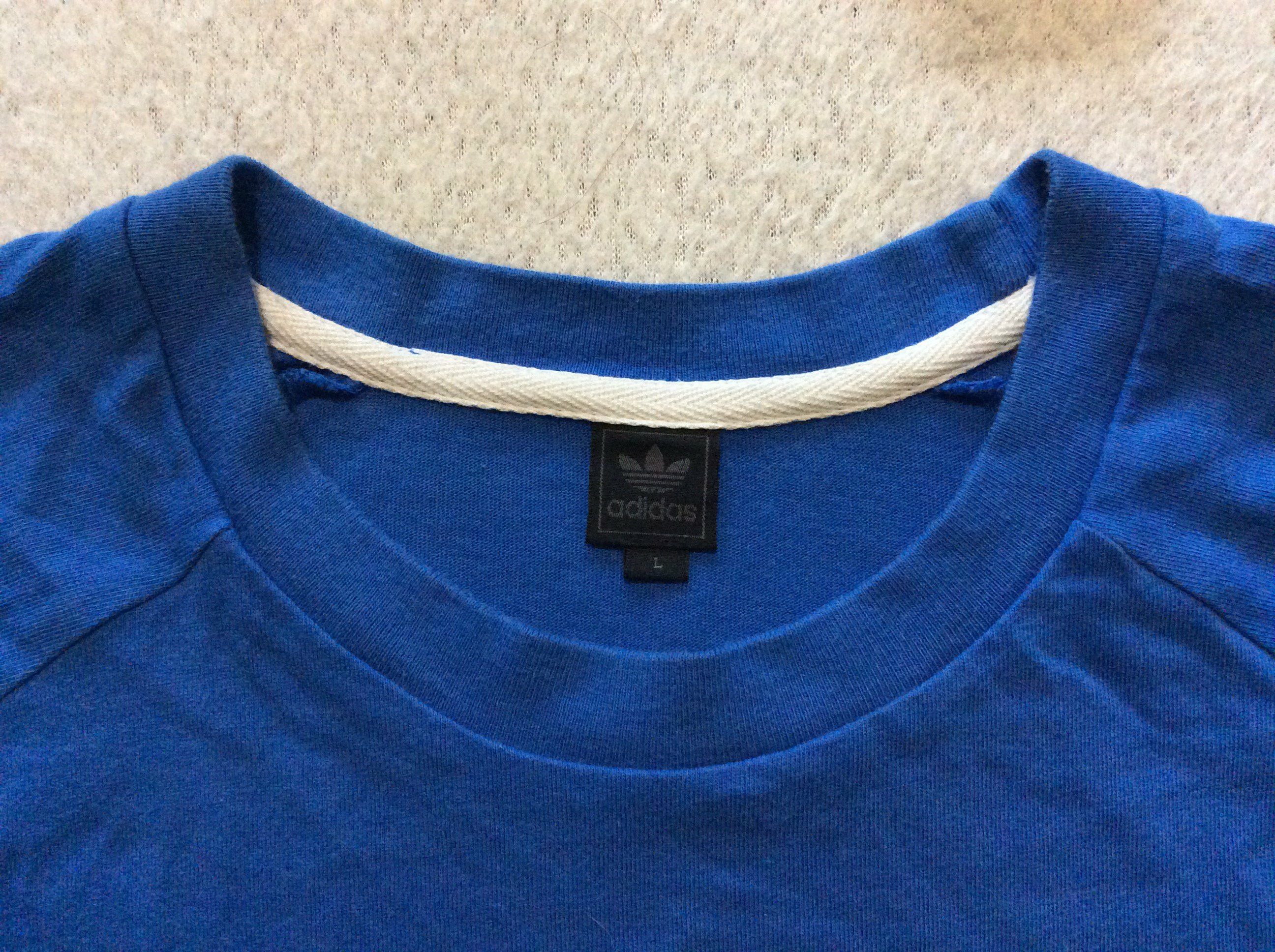 Adidas Vintage Adidas Originals Big Trefoil Sneaker Print T-Shirt Size US L / EU 52-54 / 3 - 3 Thumbnail
