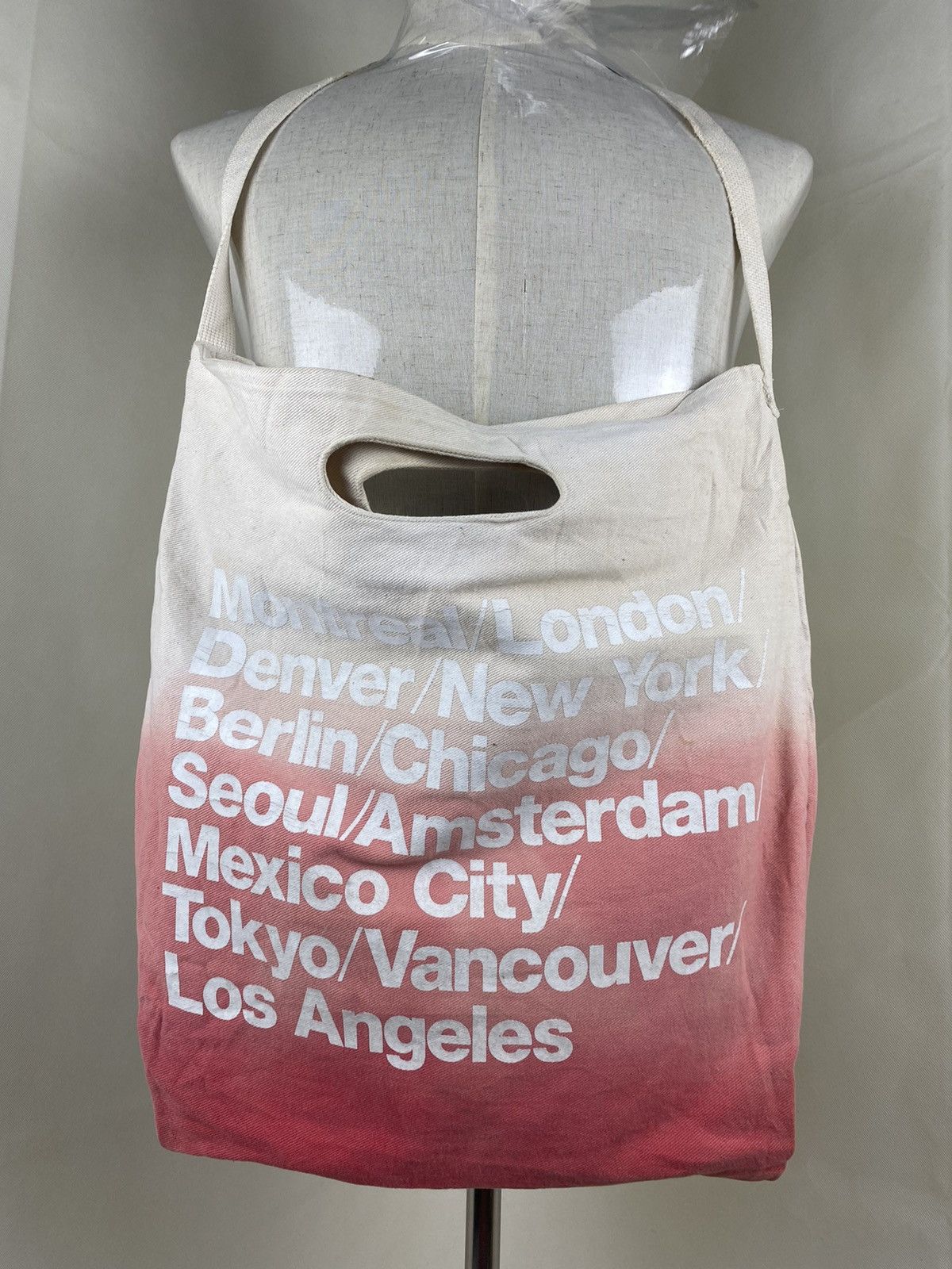 American Apparel Printed City Series Sling Crossbody Bag American Apparel Size ONE SIZE - 2 Thumbnail
