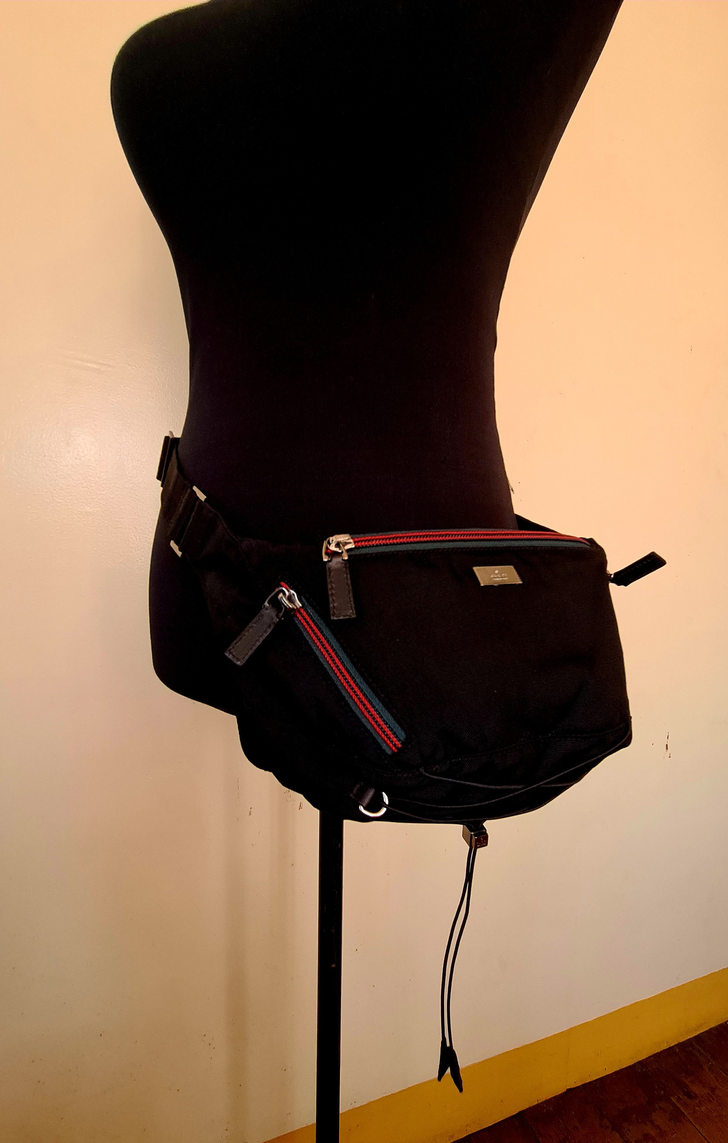 Gucci Rare GUCCI Black Canvass Web Zip Drawstring Beltbag Size ONE SIZE - 7 Thumbnail