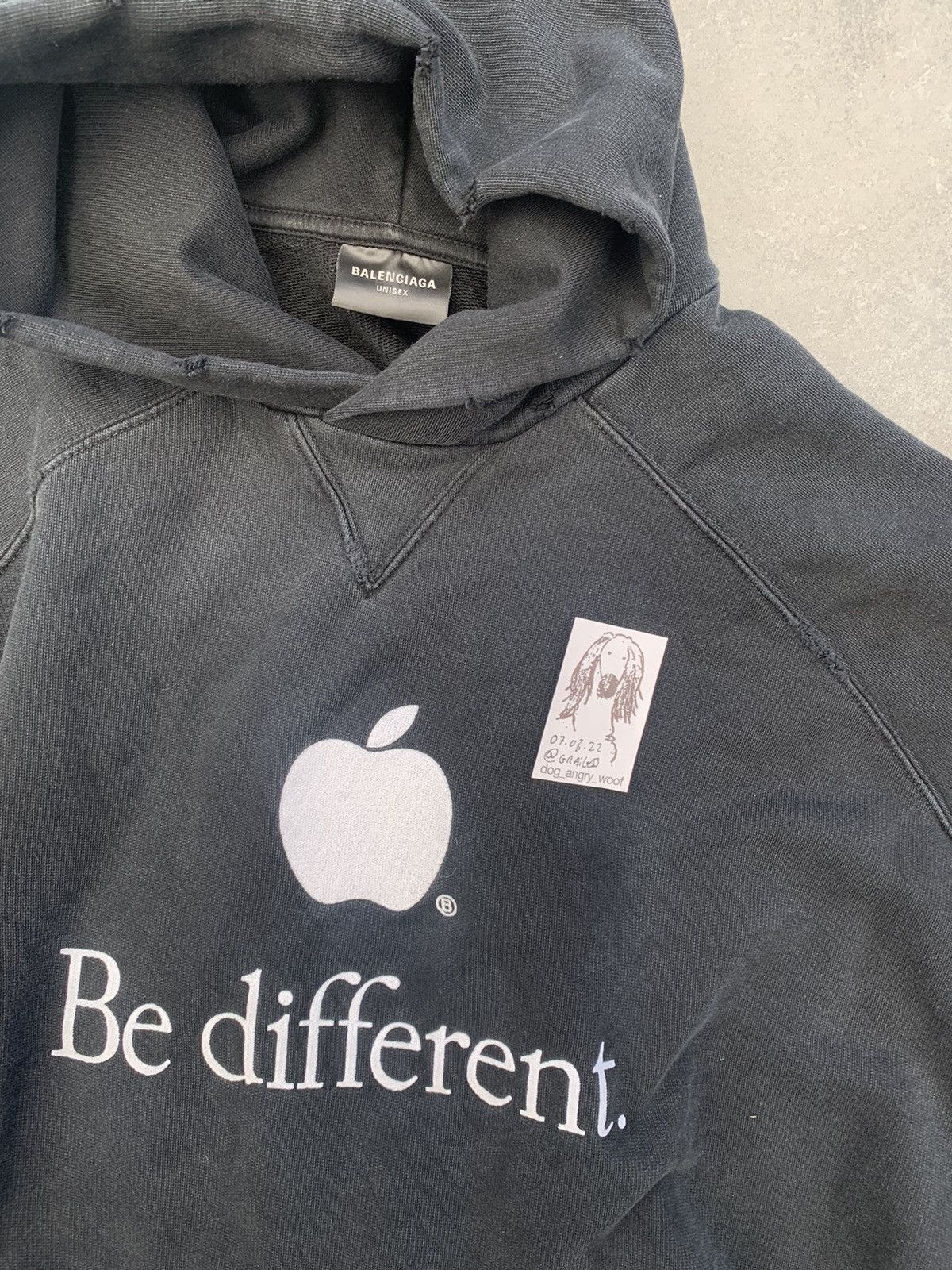 Balenciaga Balenciaga FW22 Runway Be Different Apple