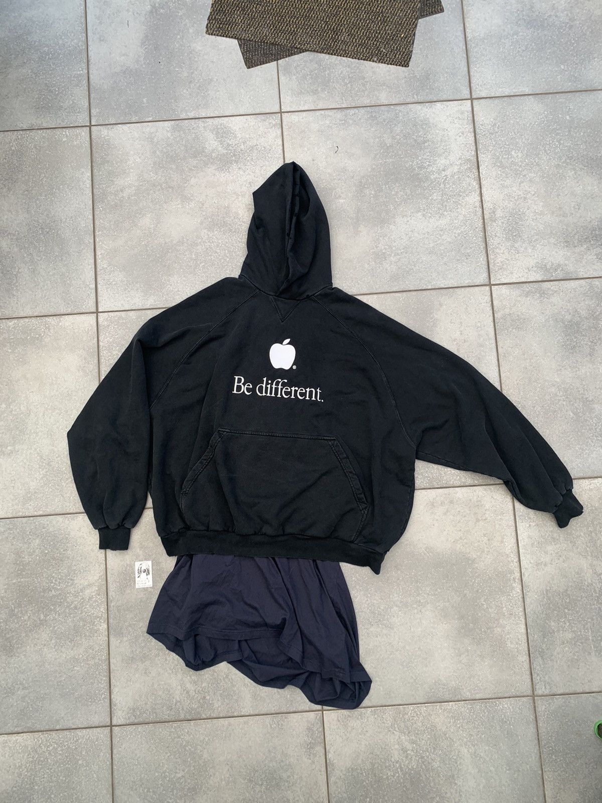 Balenciaga Balenciaga FW22 Runway Be Different Apple🍏 Hoodie