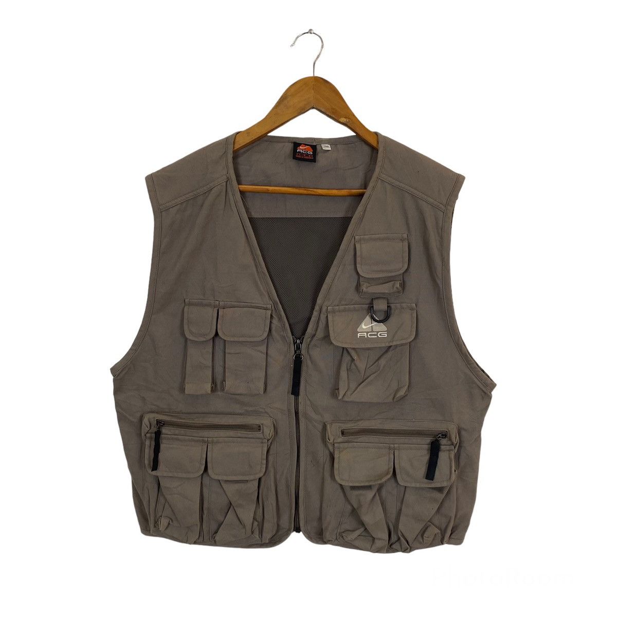 acg vest nike