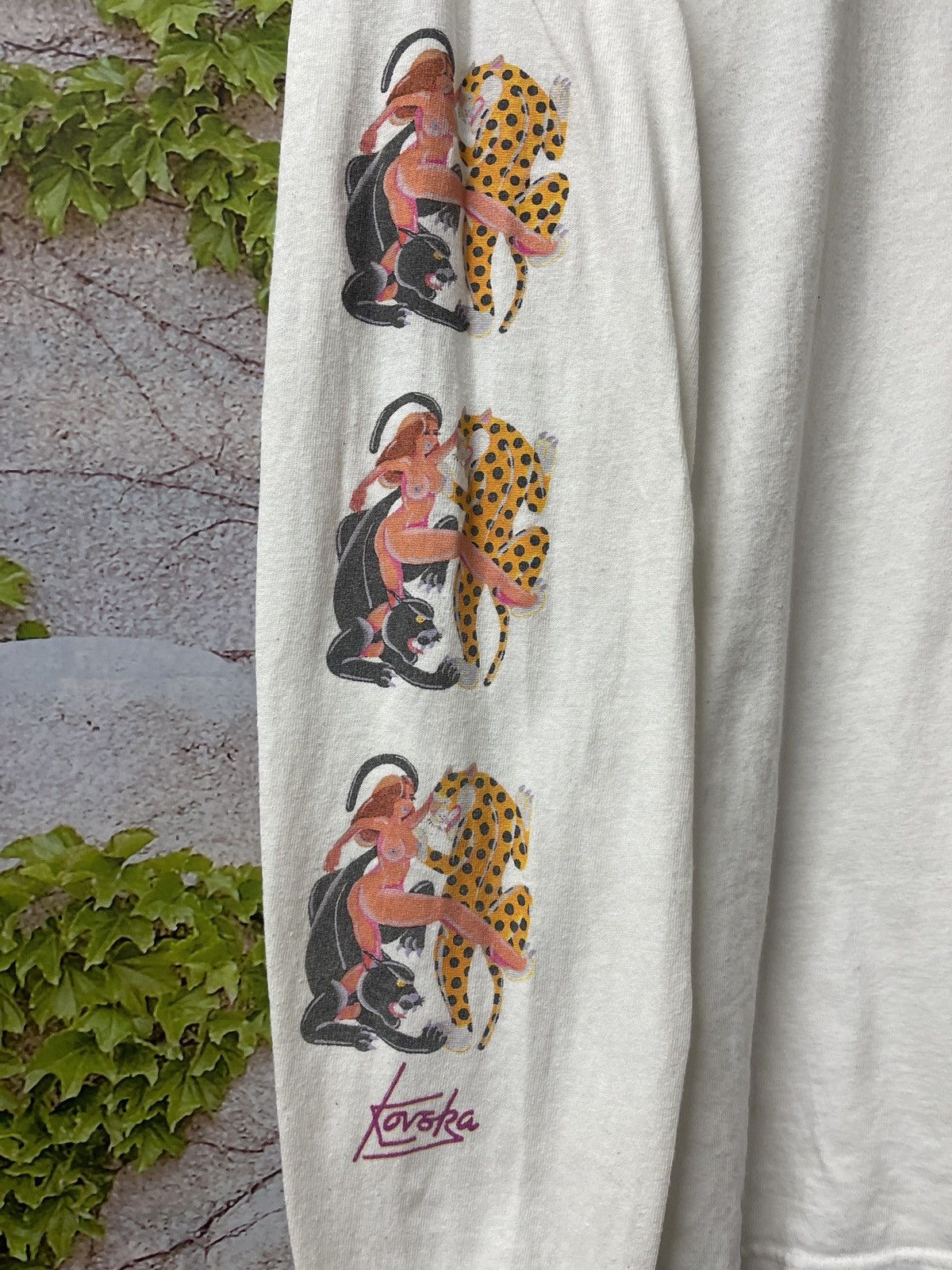 Huf 🔥HOT🔥VINTAGE HUF PHOTO SEXY GIRLS LONG SLEEVE VERY RARE Size US M / EU 48-50 / 2 - 2 Thumbnail
