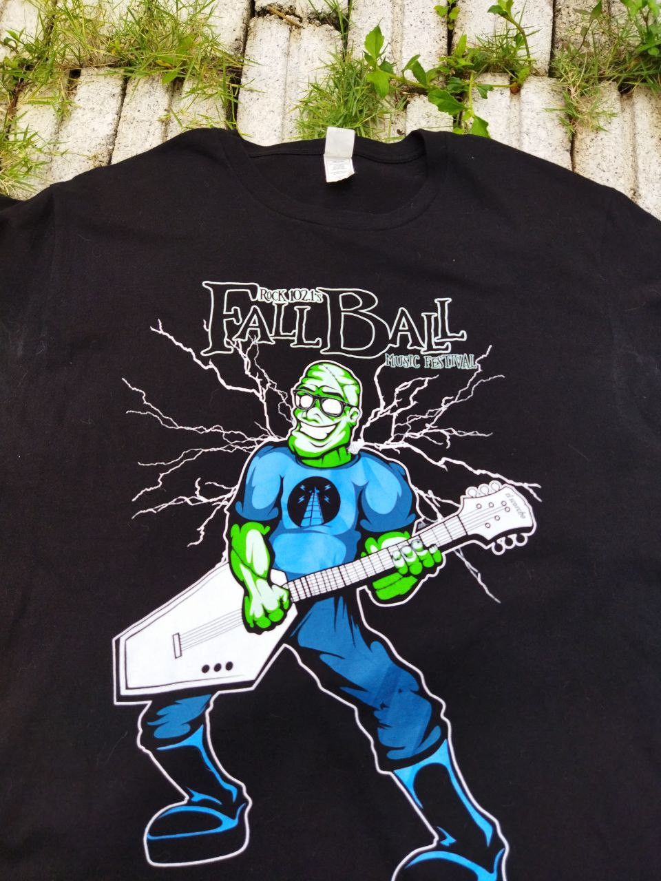Band Tees Rock Fall Ball Music Festival Tee - Size L Size US L / EU 52-54 / 3 - 2 Thumbnail