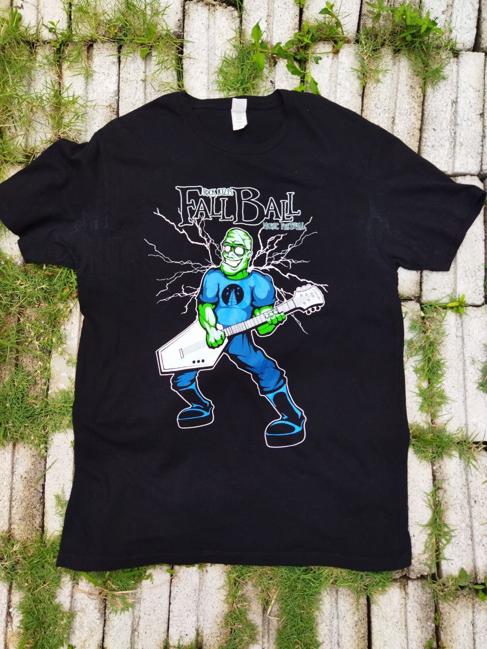 Band Tees Rock Fall Ball Music Festival Tee - Size L Size US L / EU 52-54 / 3 - 1 Thumbnail