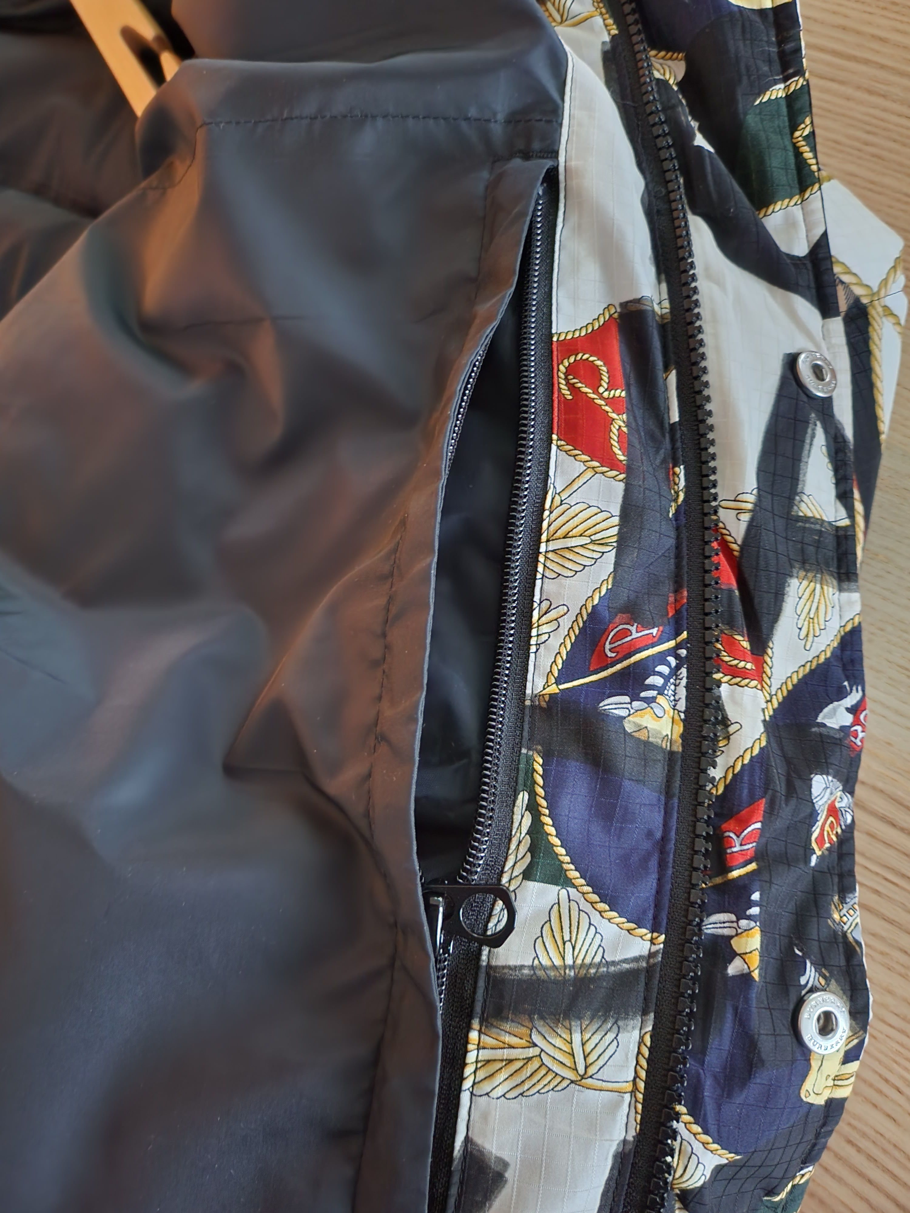 Burberry Burberry graffiti down jacket Size US M / EU 48-50 / 2 - 4 Thumbnail