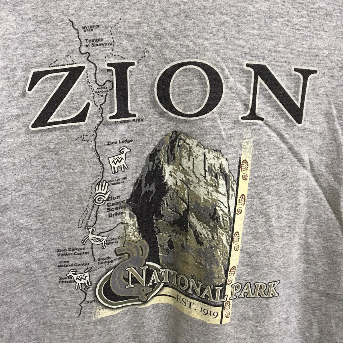 Arts & Science VINTAGE ZION NATIONAL PARK TSHIRT Size US S / EU 44-46 / 1 - 4 Thumbnail
