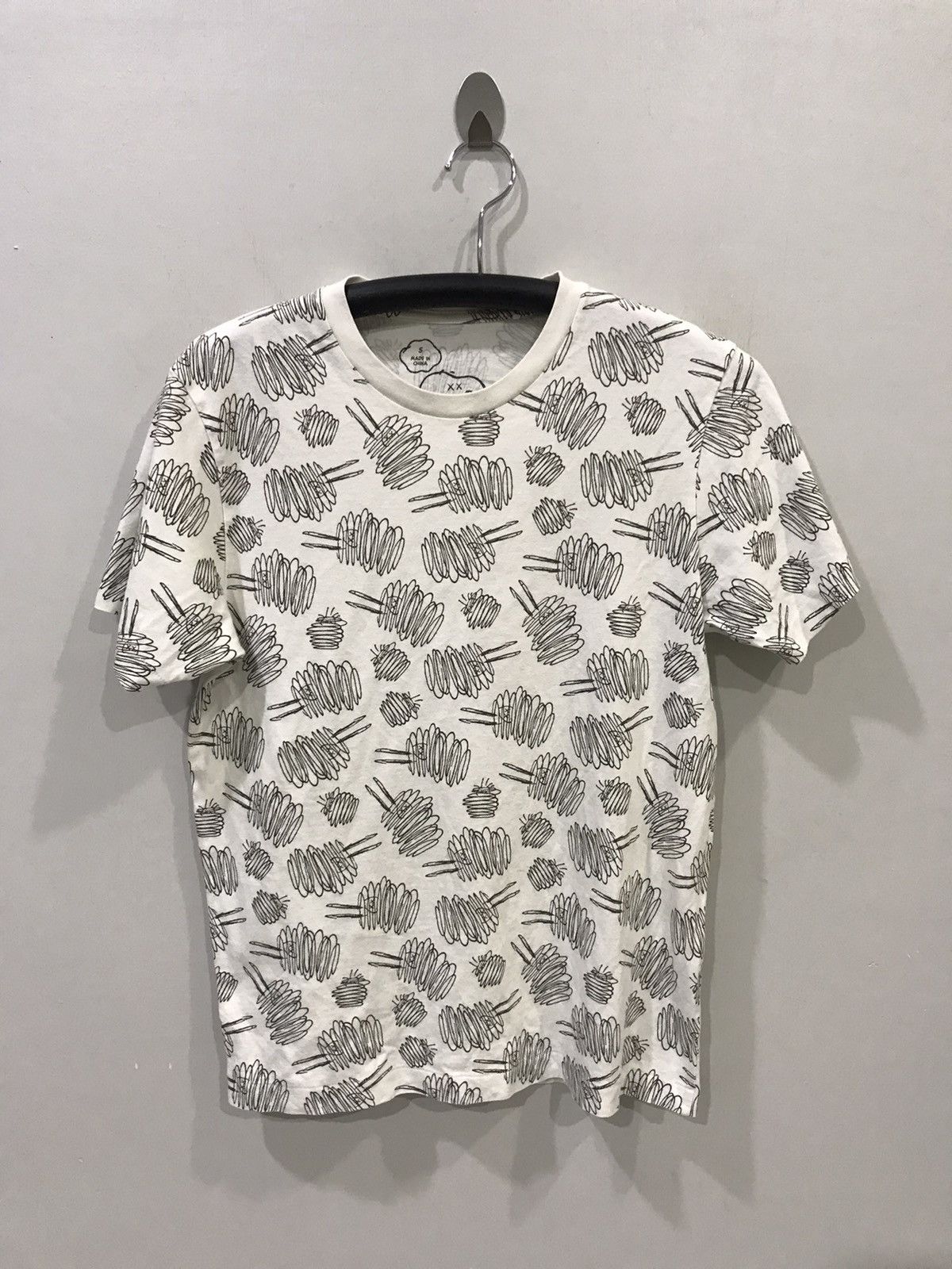 Kaws × Peanuts × Uniqlo Full Print Shirt Size US S / EU 44-46 / 1 - 1 Thumbnail