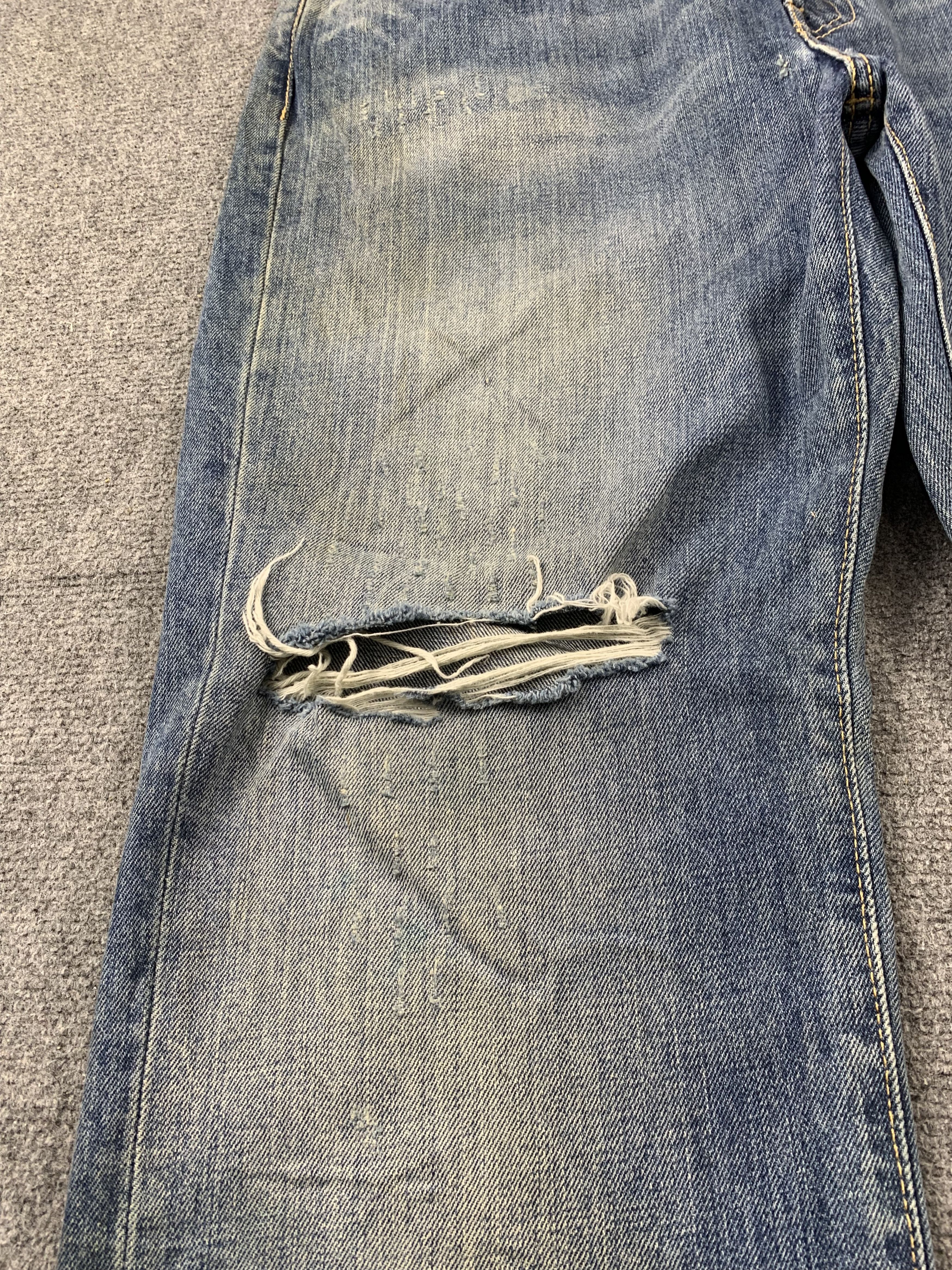 Levi's Vintage Distressed Levis 514 Faded Blue Jeans DP2038 Size US 35 - 14 Thumbnail