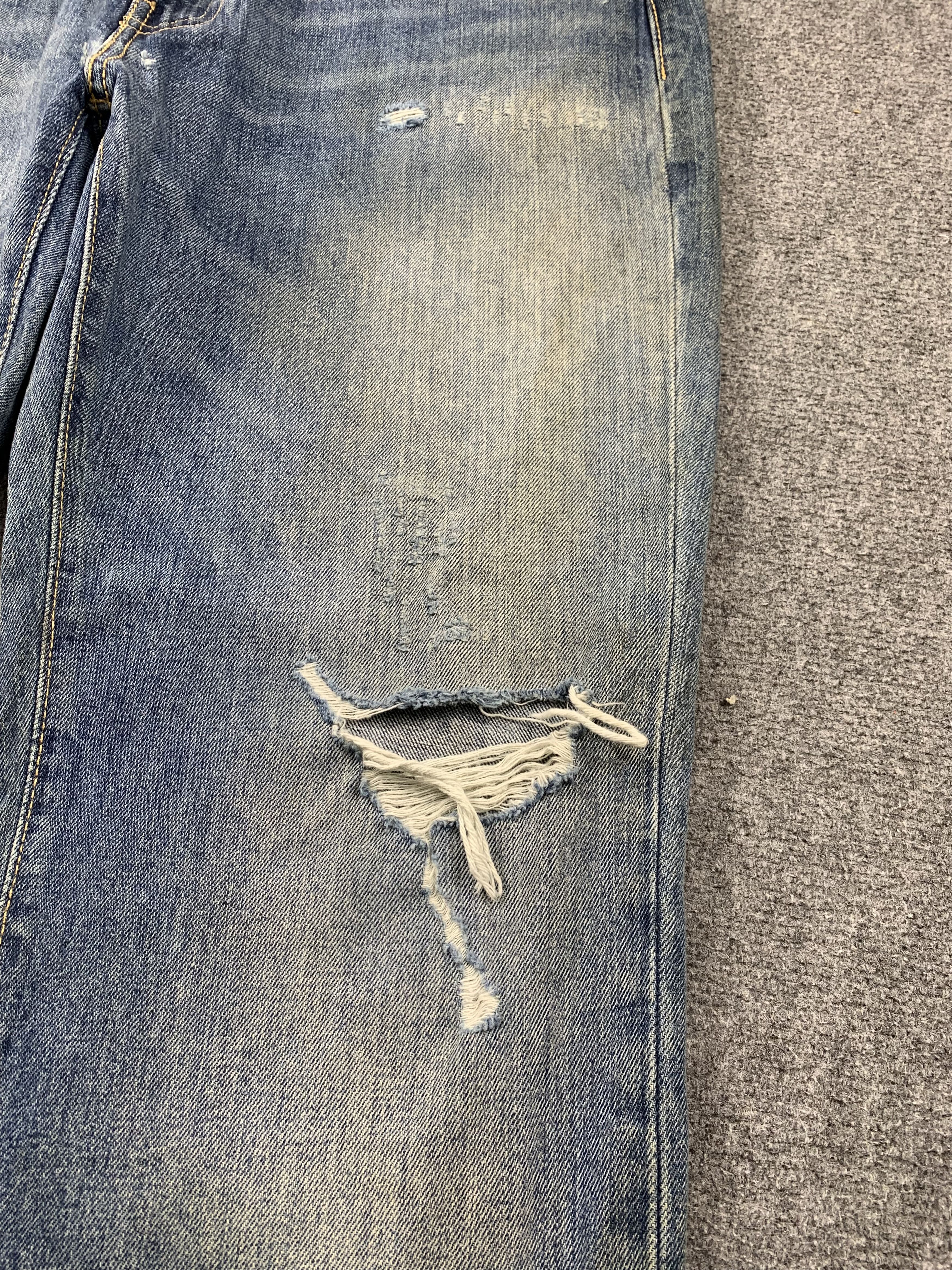 Levi's Vintage Distressed Levis 514 Faded Blue Jeans DP2038 Size US 35 - 13 Thumbnail