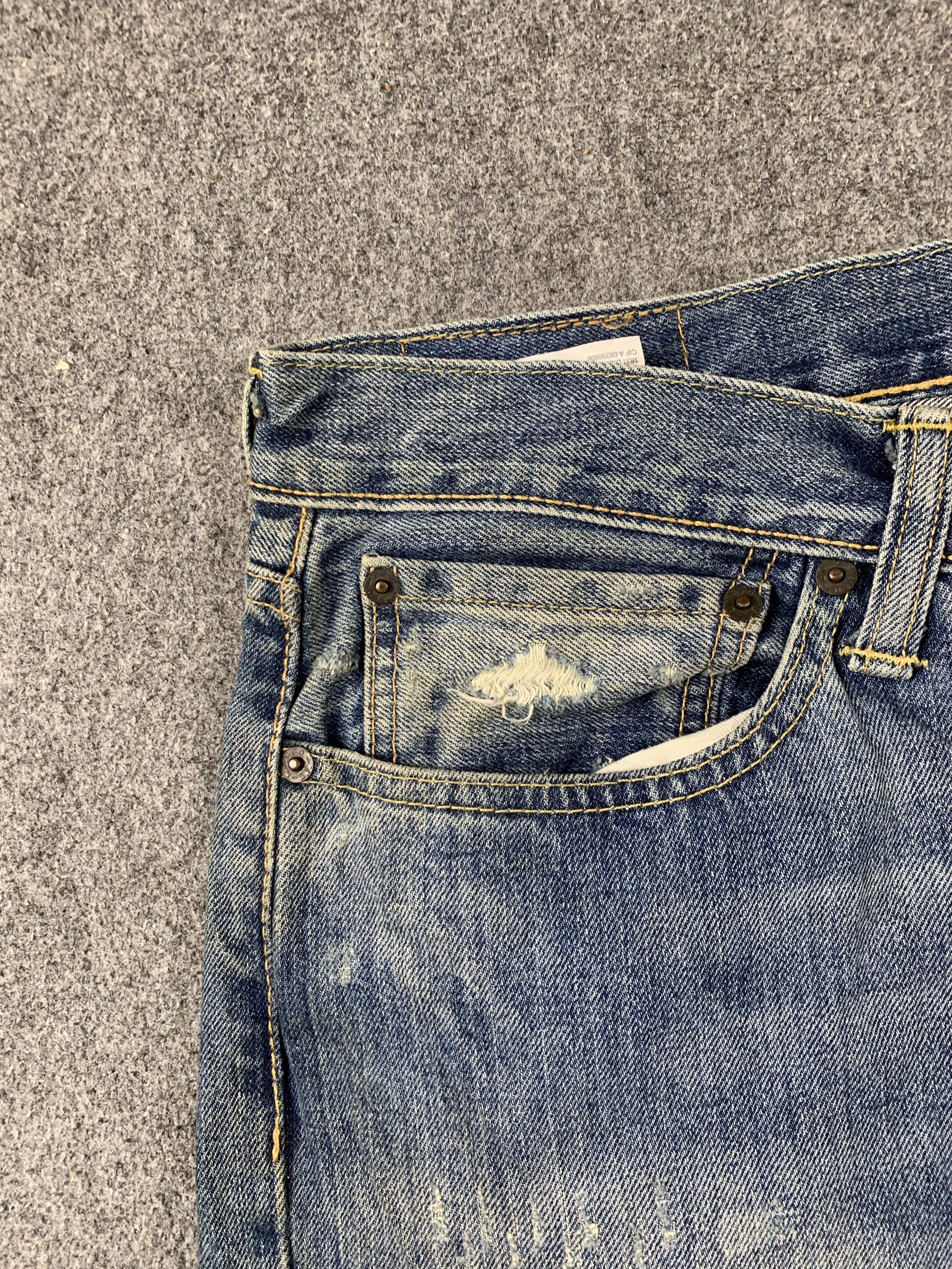 Levi's Vintage Distressed Levis 514 Faded Blue Jeans DP2038 Size US 35 - 16 Thumbnail