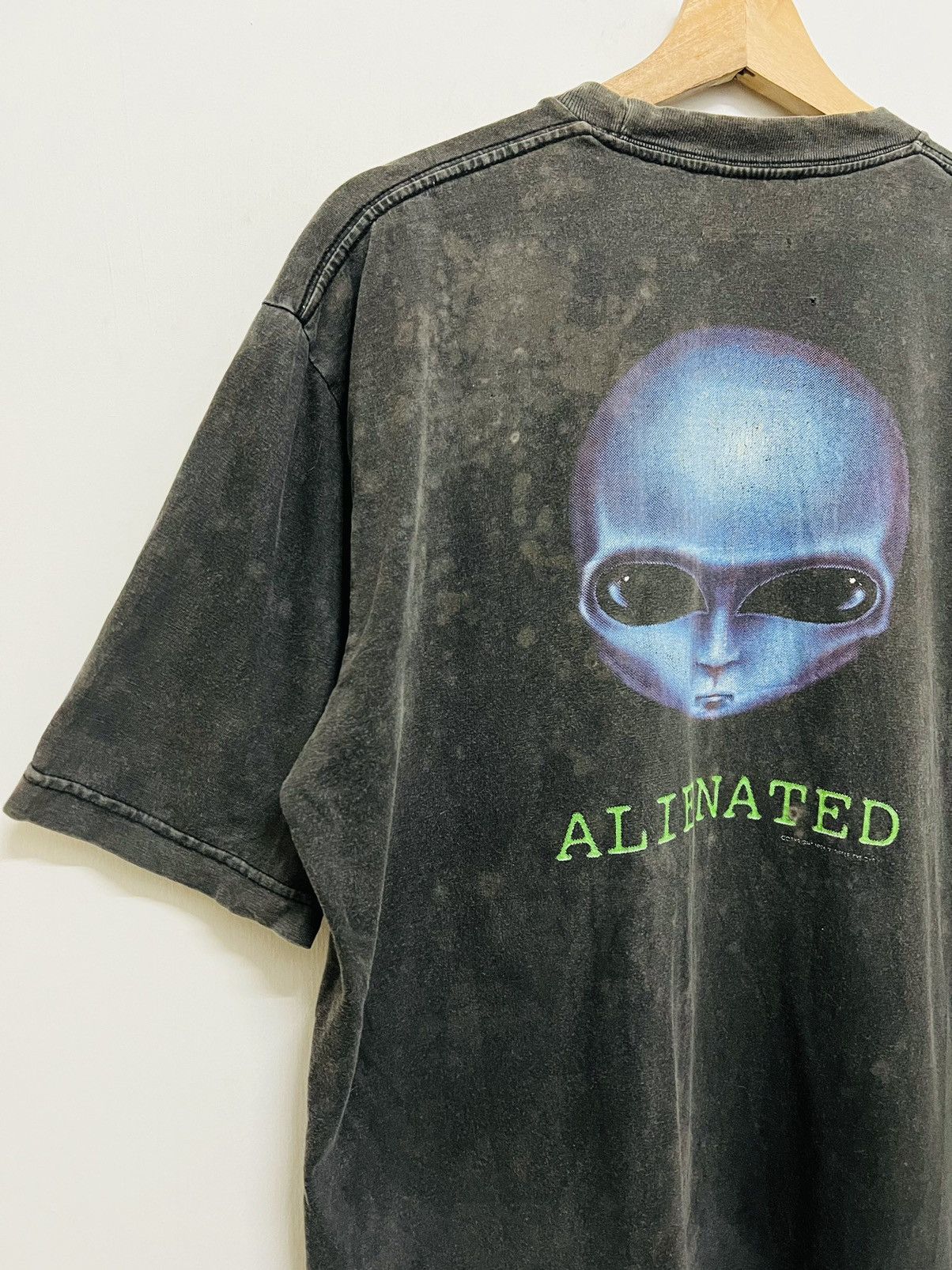 Alien Workshop Vintage THRASHED Alienated Eye Dye 1996 Tee Size US L / EU 52-54 / 3 - 11 Thumbnail