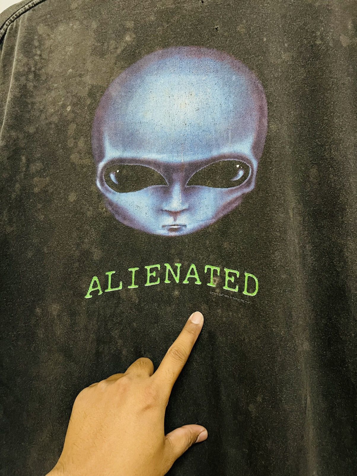Alien Workshop Vintage THRASHED Alienated Eye Dye 1996 Tee Size US L / EU 52-54 / 3 - 14 Thumbnail