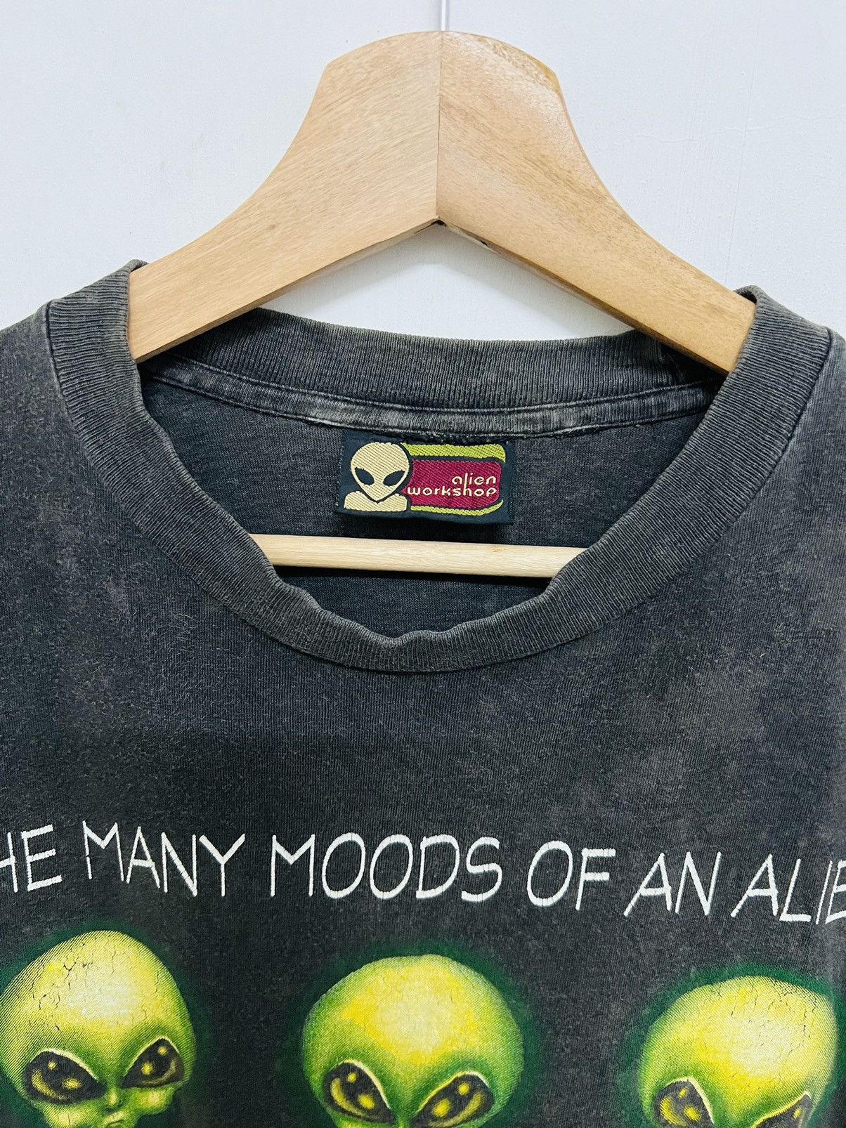 Alien Workshop Vintage THRASHED Alienated Eye Dye 1996 Tee Size US L / EU 52-54 / 3 - 7 Thumbnail