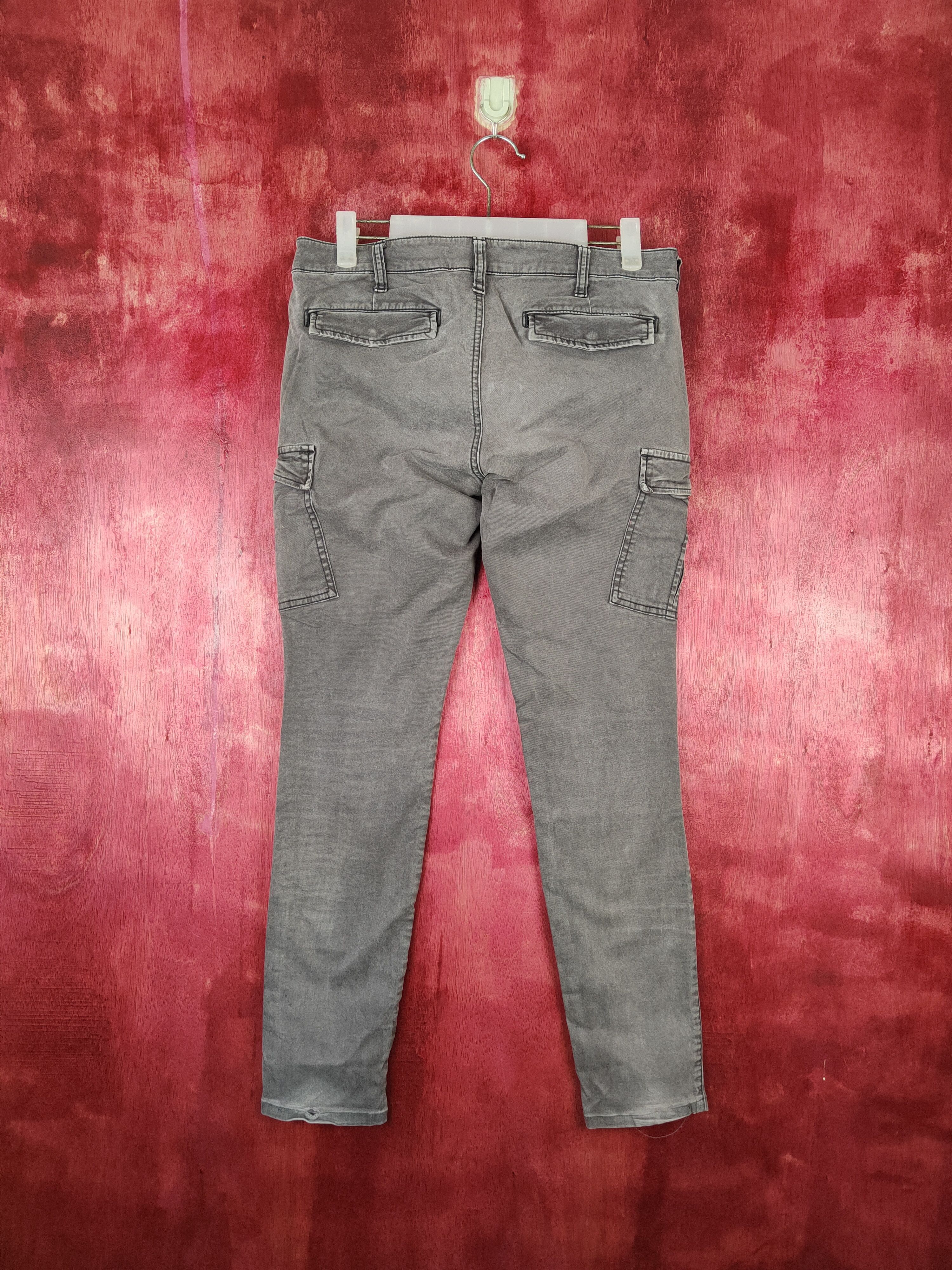 Japanese Brand × Vintage Uniqlo Grey Slimfit Multi Pocket Tactical Cargo Pants #5942 Size US 28 / EU 44 - 8 Thumbnail
