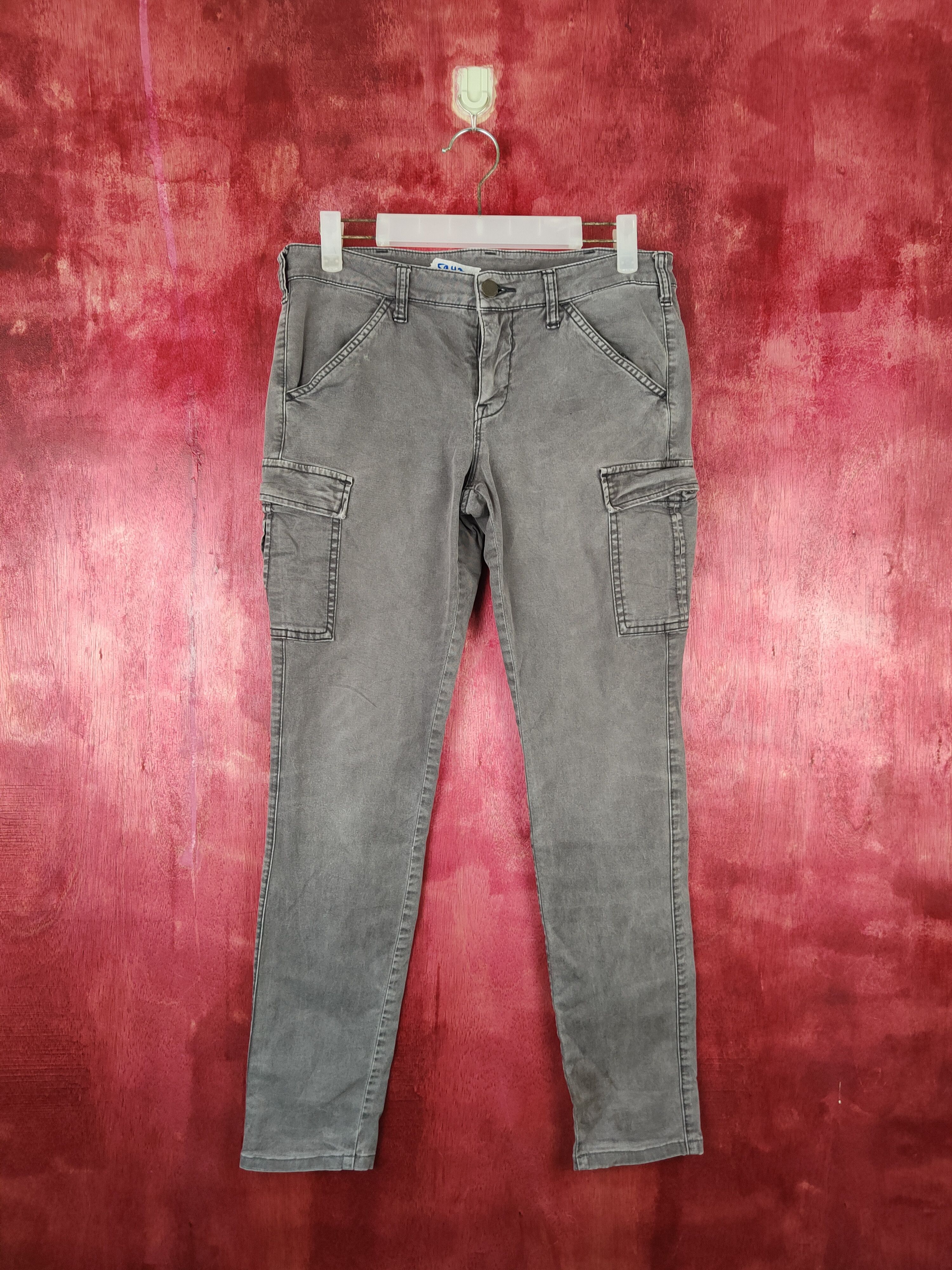 Japanese Brand × Vintage Uniqlo Grey Slimfit Multi Pocket Tactical Cargo Pants #5942 Size US 28 / EU 44 - 1 Thumbnail