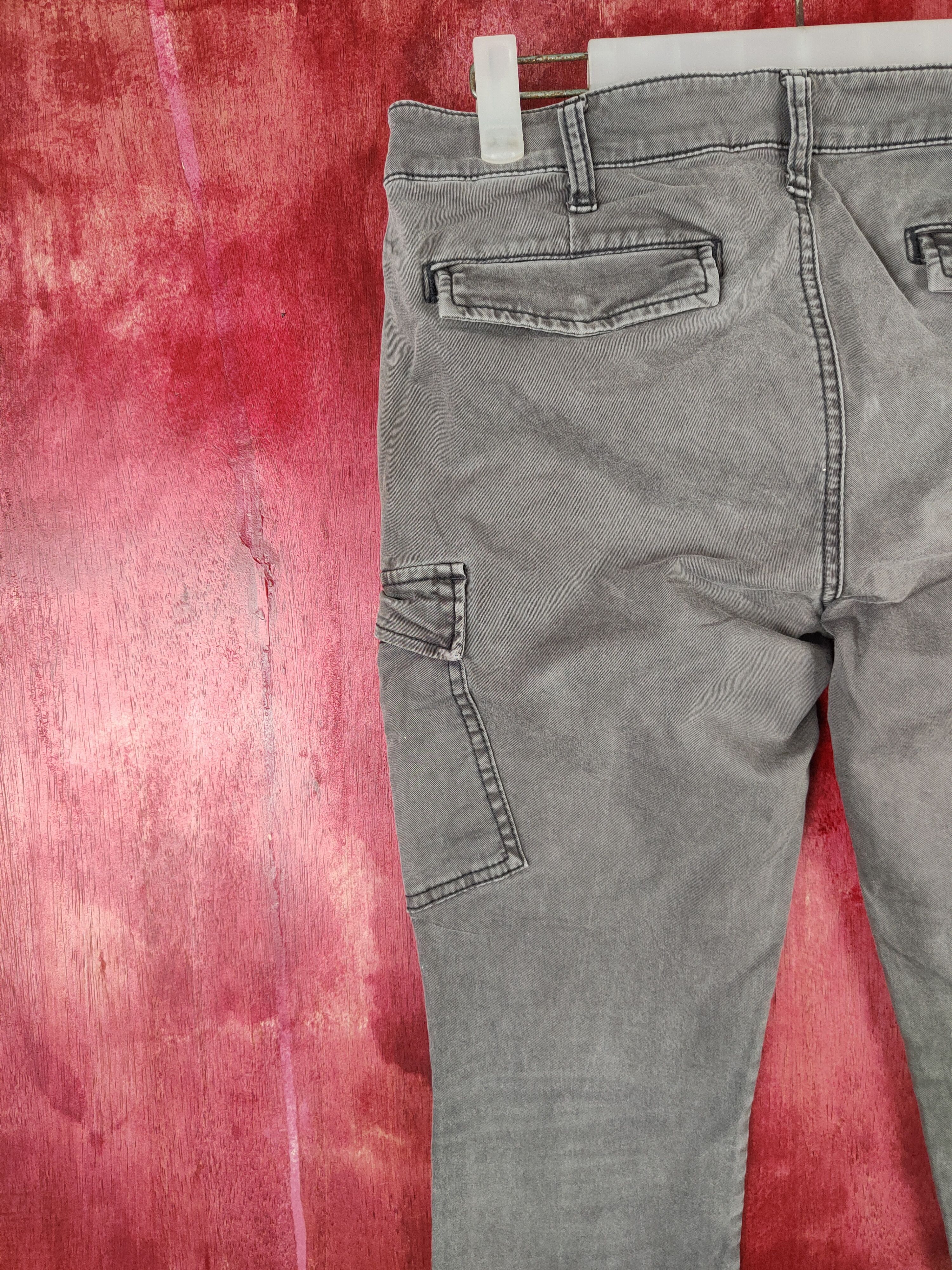 Japanese Brand × Vintage Uniqlo Grey Slimfit Multi Pocket Tactical Cargo Pants #5942 Size US 28 / EU 44 - 9 Thumbnail