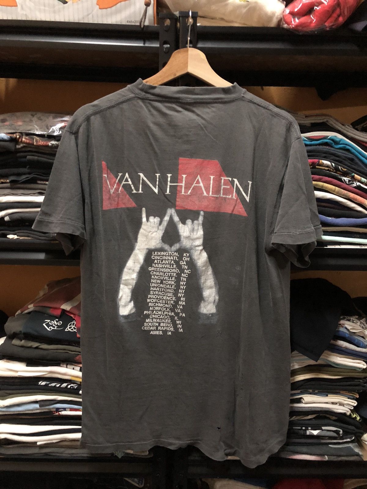 Band Tees × Vintage Rare🔥 Vintage 80s Van Halen "Ou 812" Tshirt Distressed Size US L / EU 52-54 / 3 - 2 Thumbnail