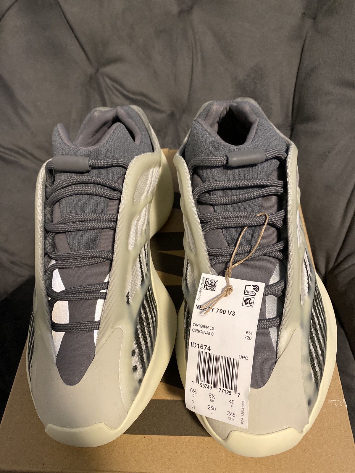 yeezy 700 v3 kanye